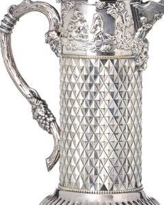 Becher mit Deckel; in einer Muschel