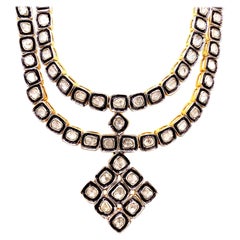Collier moghol avec pendentif en diamants taille fantaisie de 17 carats
