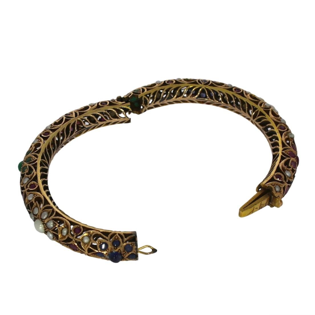 Mixed Cut Mughal Antique Jeweled Bracelet in 14kt Yellow Gold For Sale