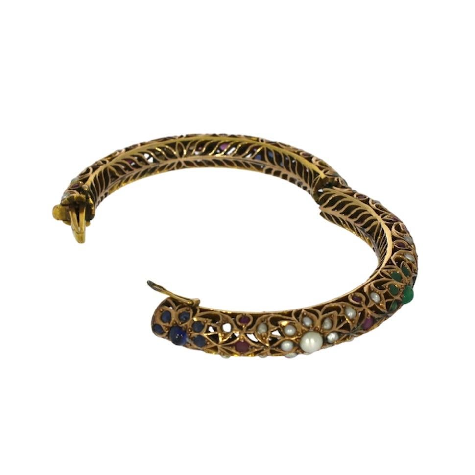 Mughal Antique Jeweled Bracelet in 14kt Yellow Gold In Excellent Condition For Sale In UTRECHT, NL