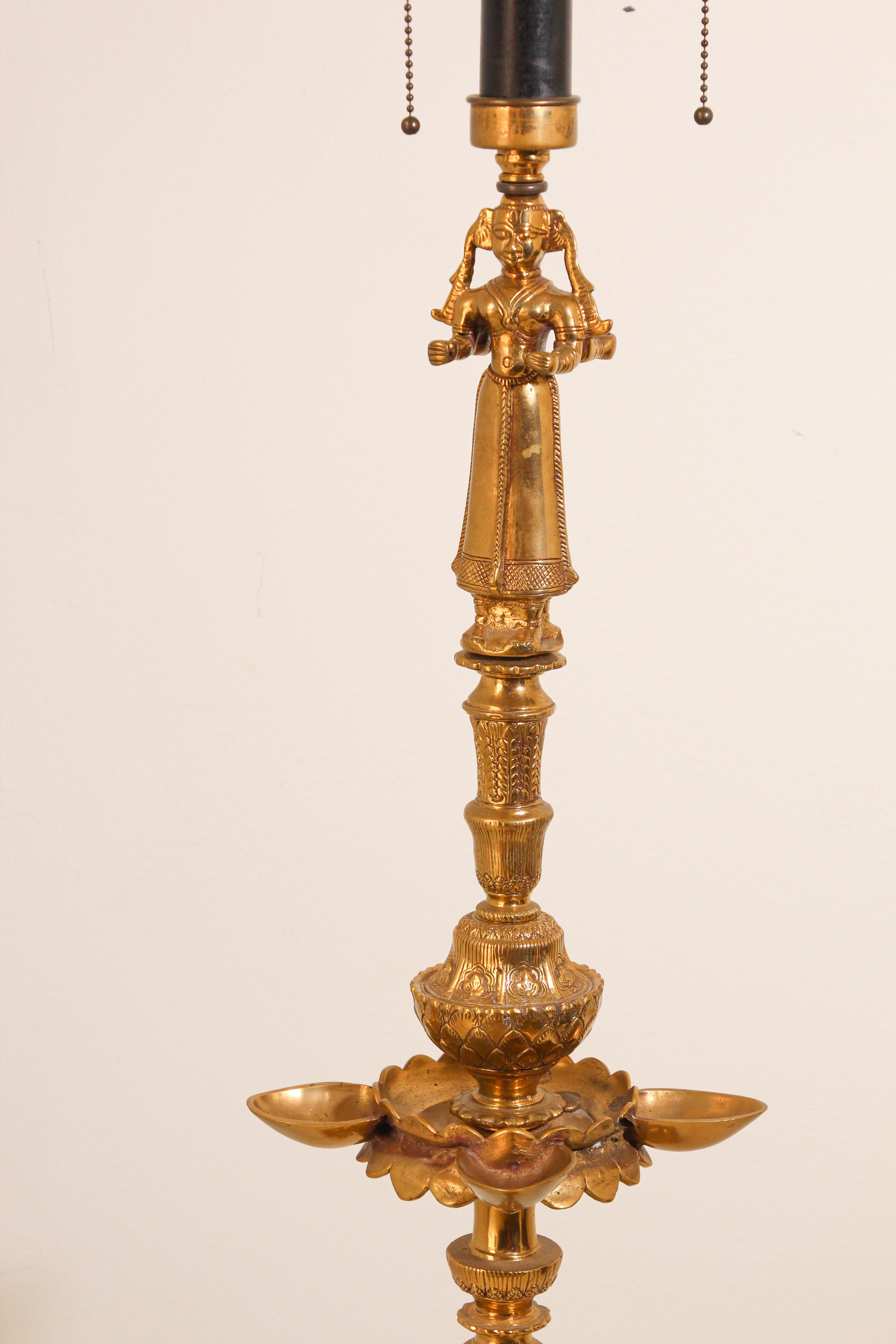 Anglo Raj Mughal Raj Hindu Indian Brass Temple Oil Lamp