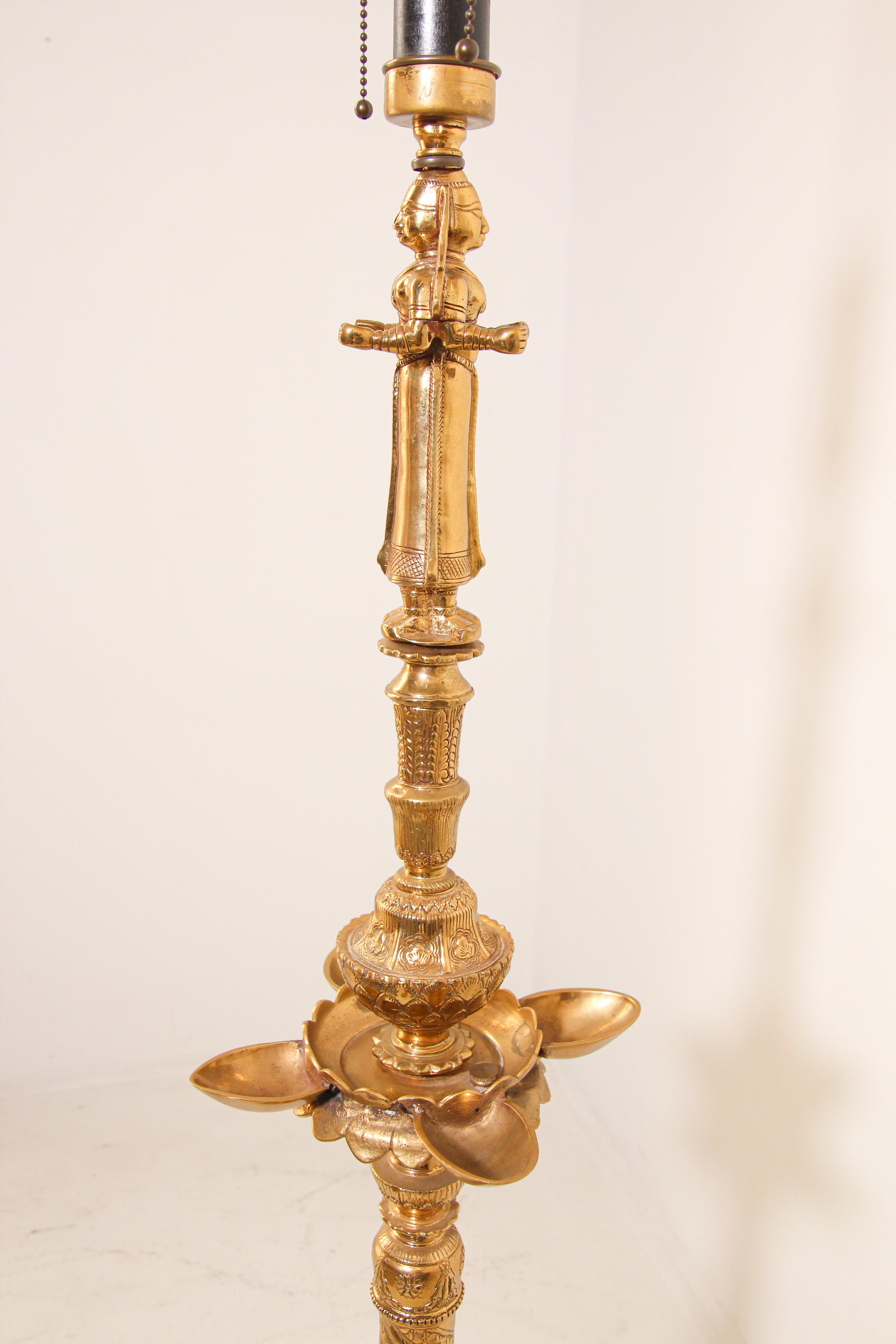 Mughal Raj Hindu Indian Brass Temple Oil Lamp 1