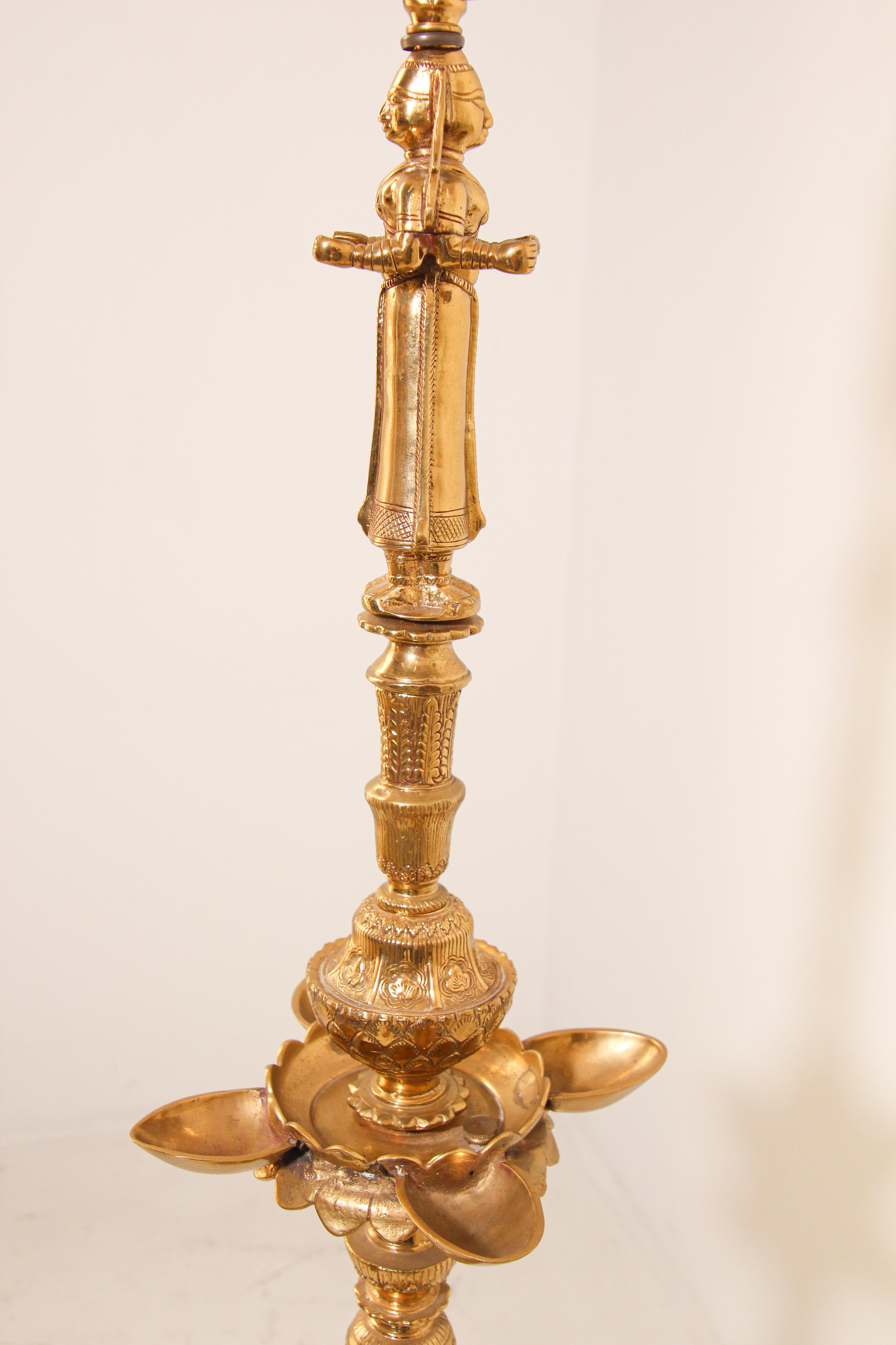 Mughal Raj Hindu Indian Brass Temple Oil Lamp 4