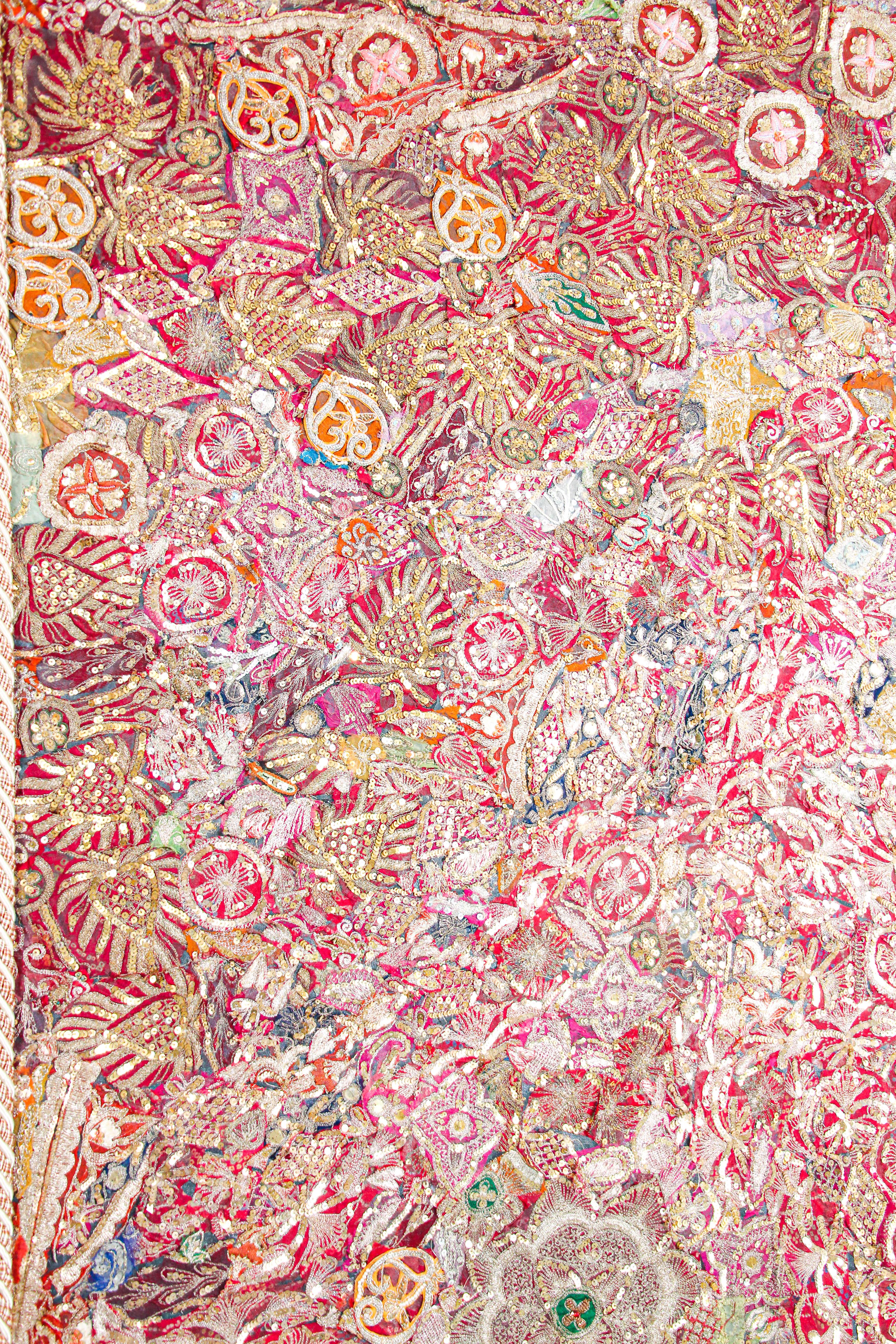 Mughal bestickter Metallfaden-Wandteppich aus Rajasthan, gerahmt im Angebot 2