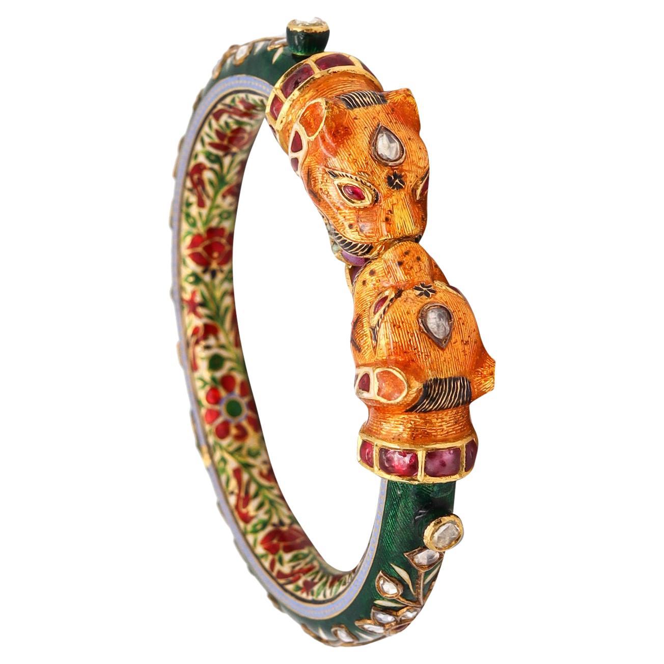 Bracelet moghol Empire vintage en or 22 carats émaillé avec diamants et rubis de 8,93 carats