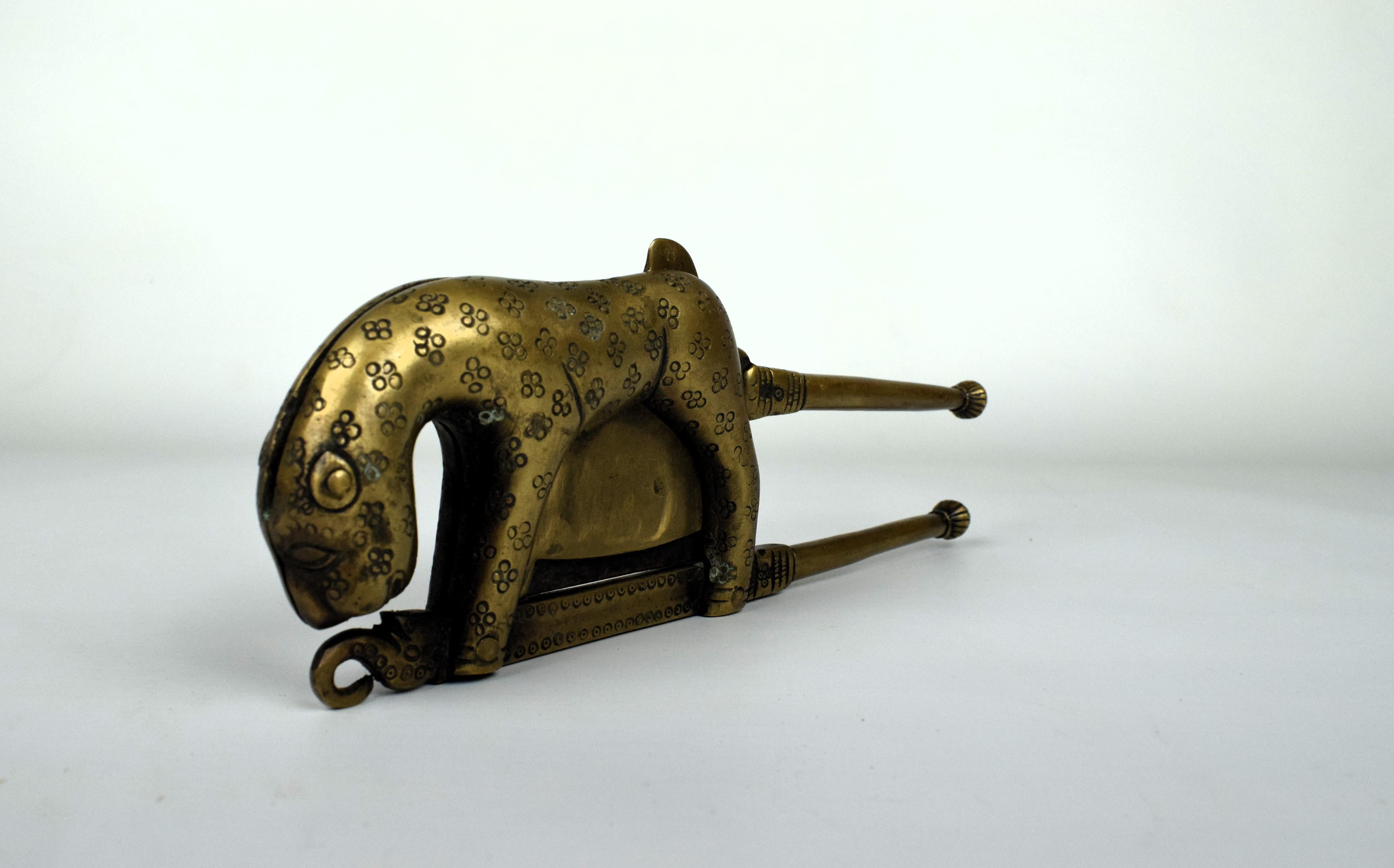 Anglo-Indian Mughal Indian Betel Nut Cutter, Mid 19th Century For Sale