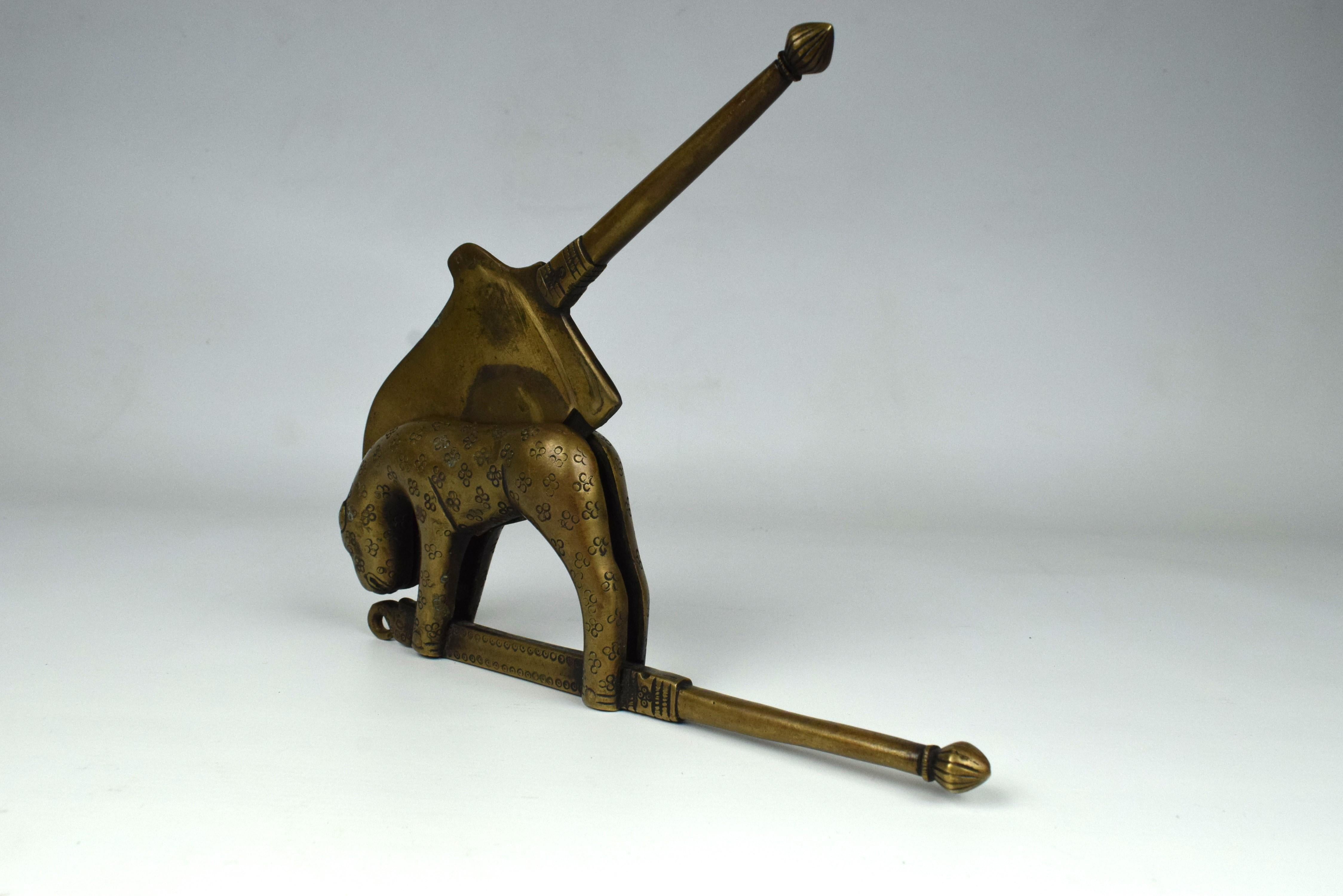 Mughal Indian Betel Nut Cutter, Mid 19th Century In Good Condition For Sale In Islamabad, PK