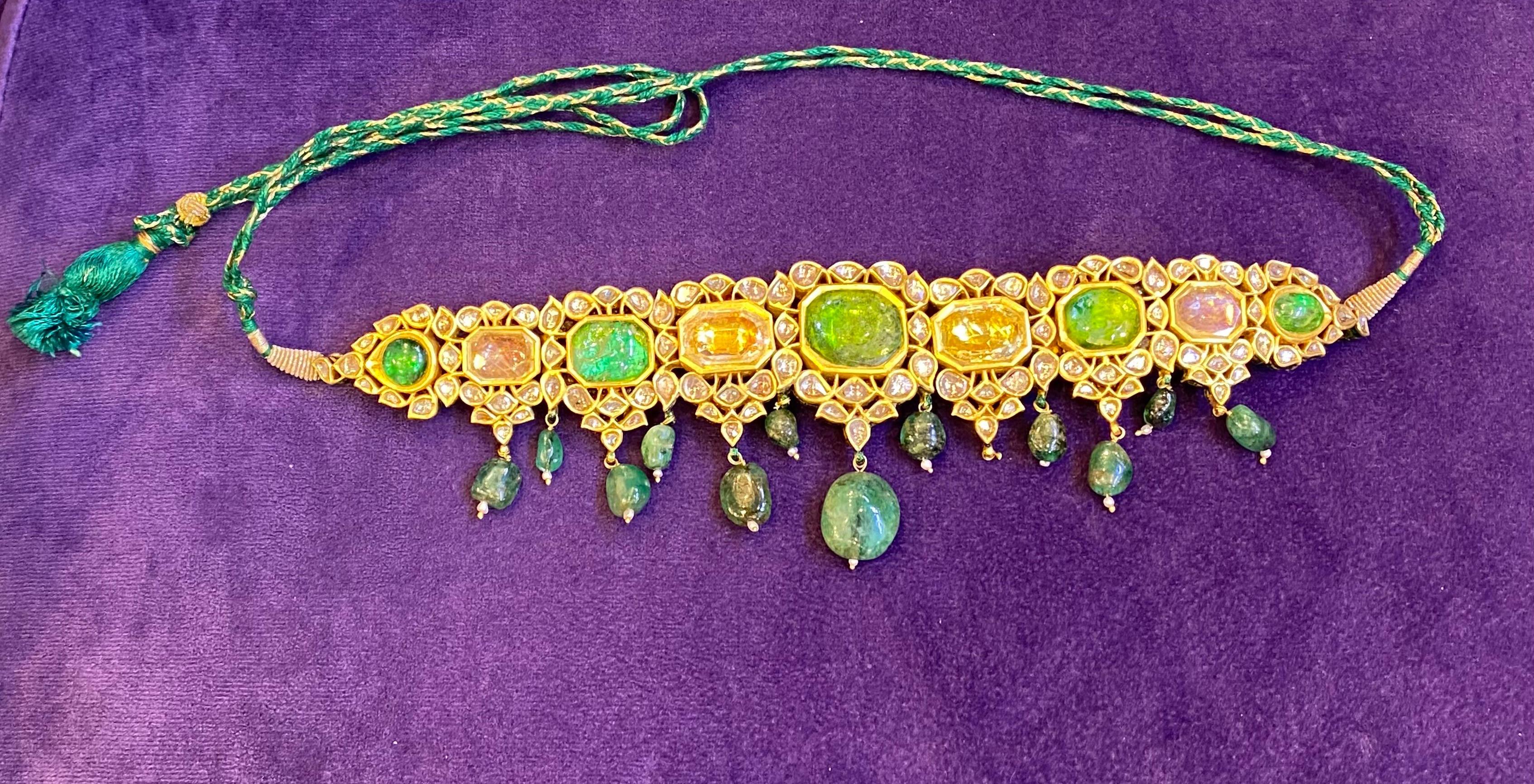 Mughal Indian Emerald Necklace In Excellent Condition For Sale In New York, NY