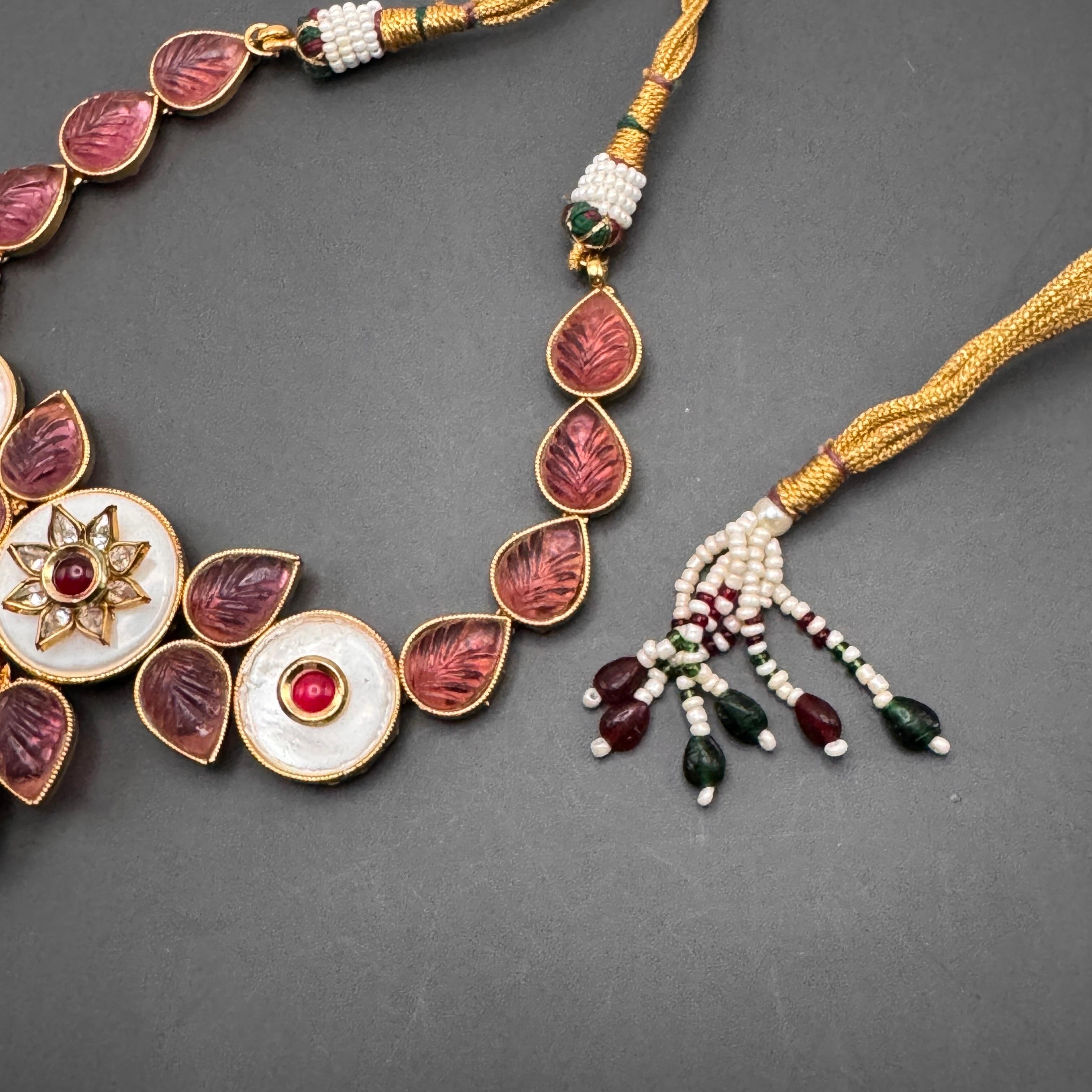 Collana vintage di ispirazione moghul con intarsi in vetro e madreperla in vendita 5