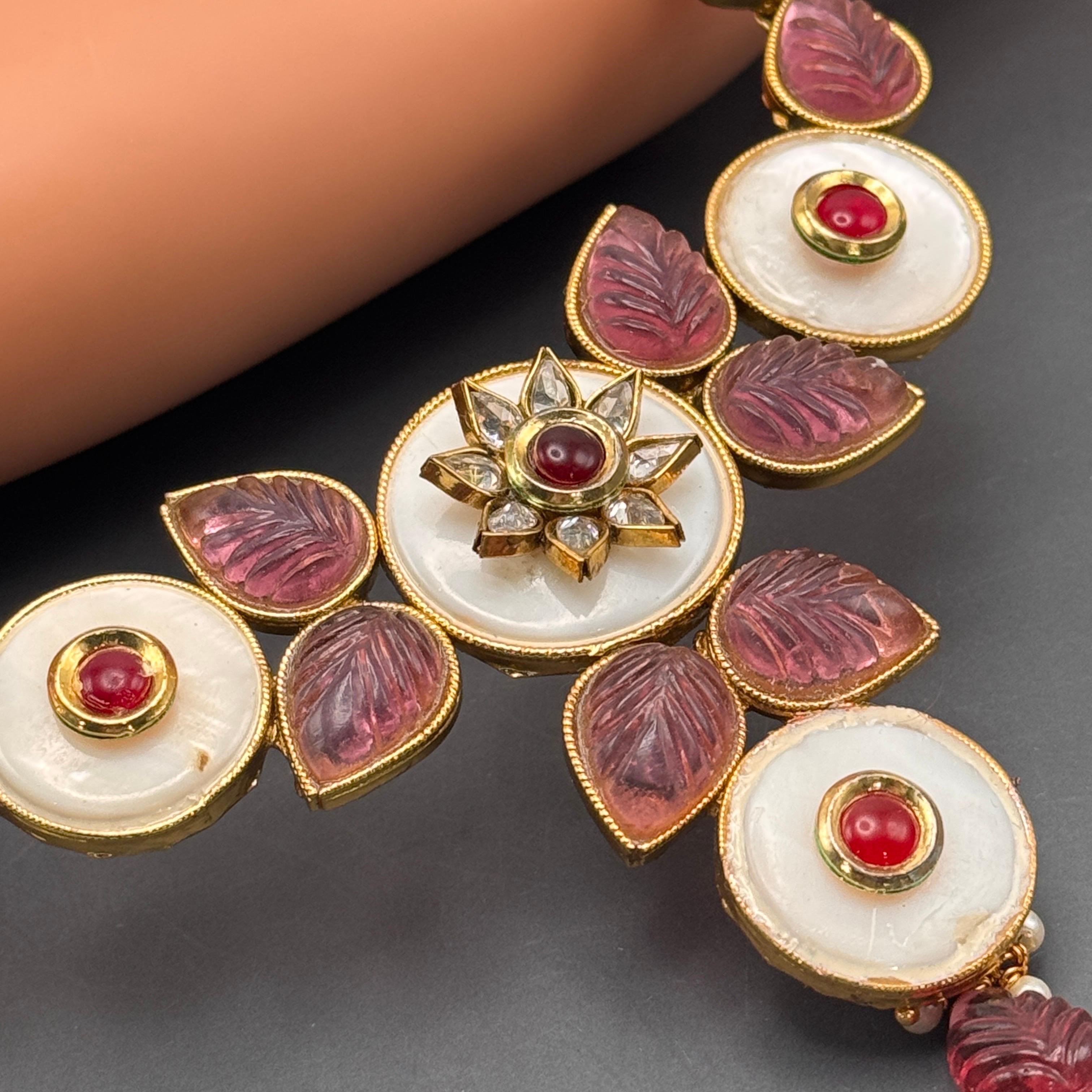 Collana vintage di ispirazione moghul con intarsi in vetro e madreperla in vendita 7
