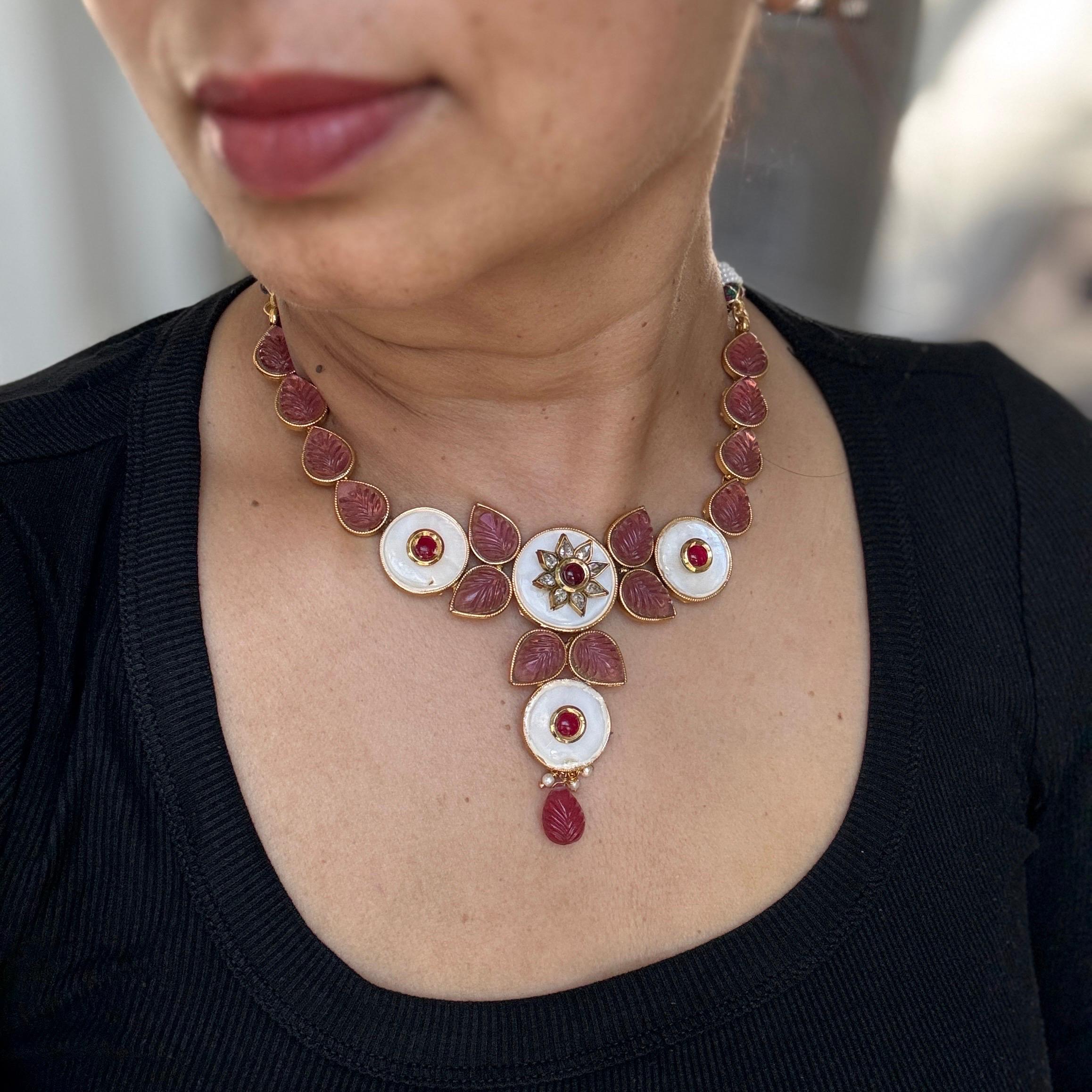 Collana vintage di ispirazione moghul con intarsi in vetro e madreperla in vendita 13