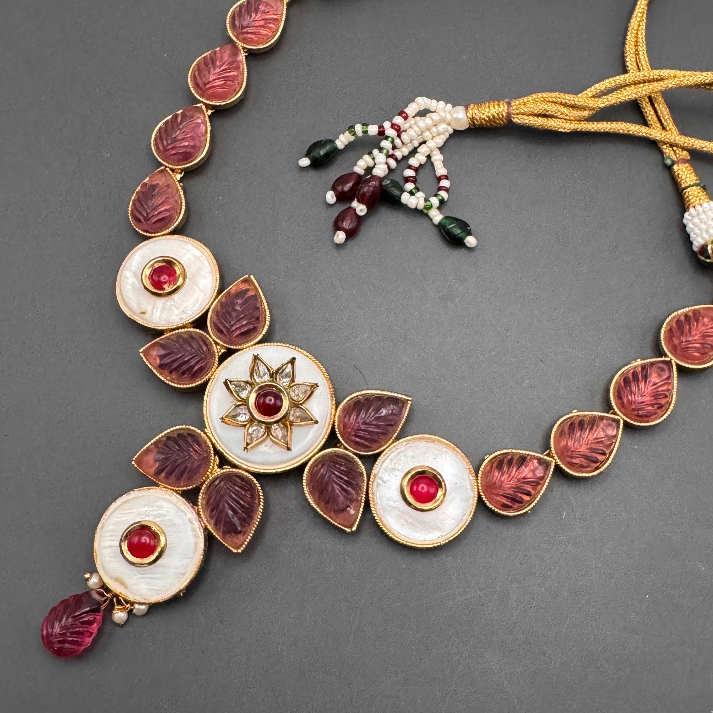 Collana vintage di ispirazione moghul con intarsi in vetro e madreperla in vendita 1