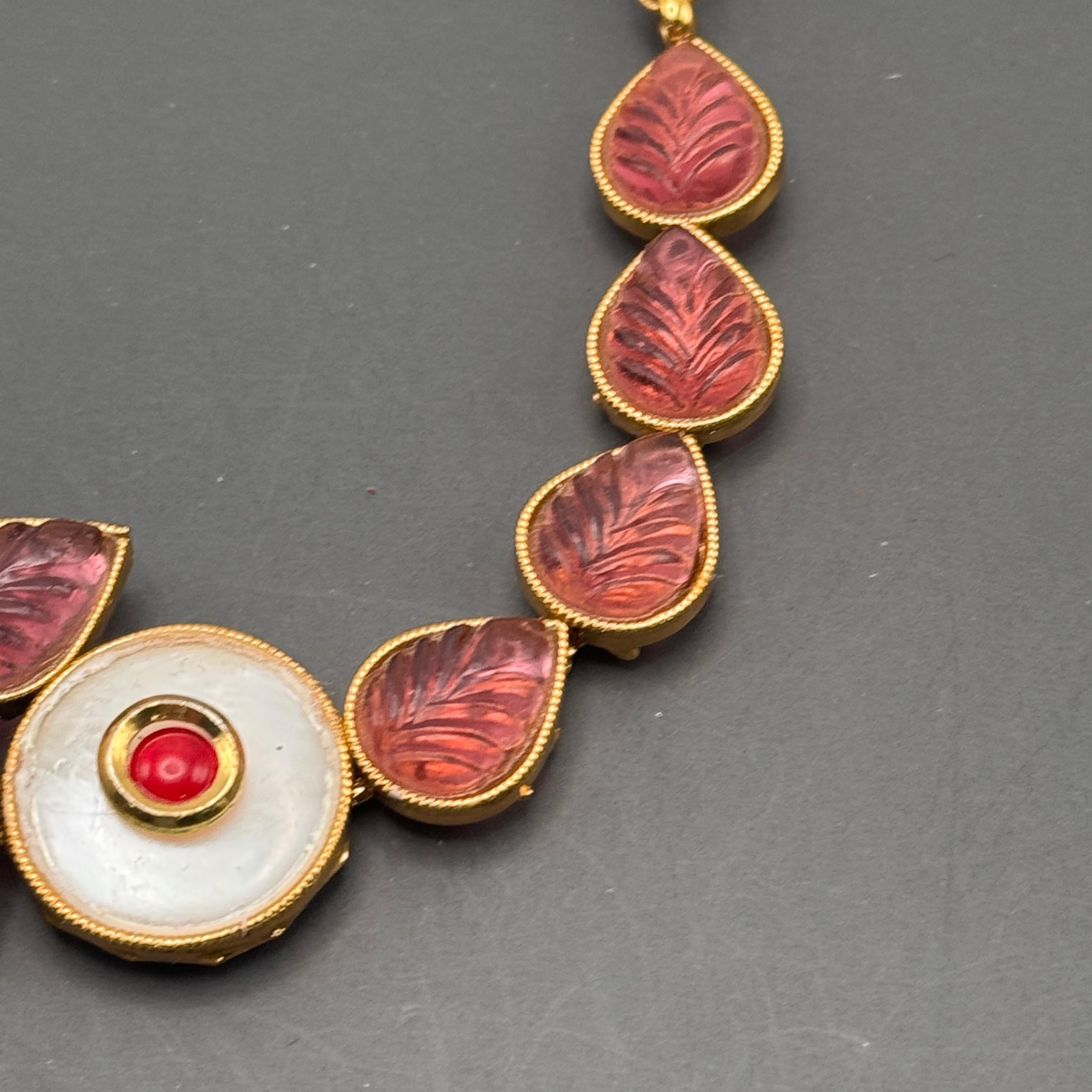 Collana vintage di ispirazione moghul con intarsi in vetro e madreperla in vendita 4