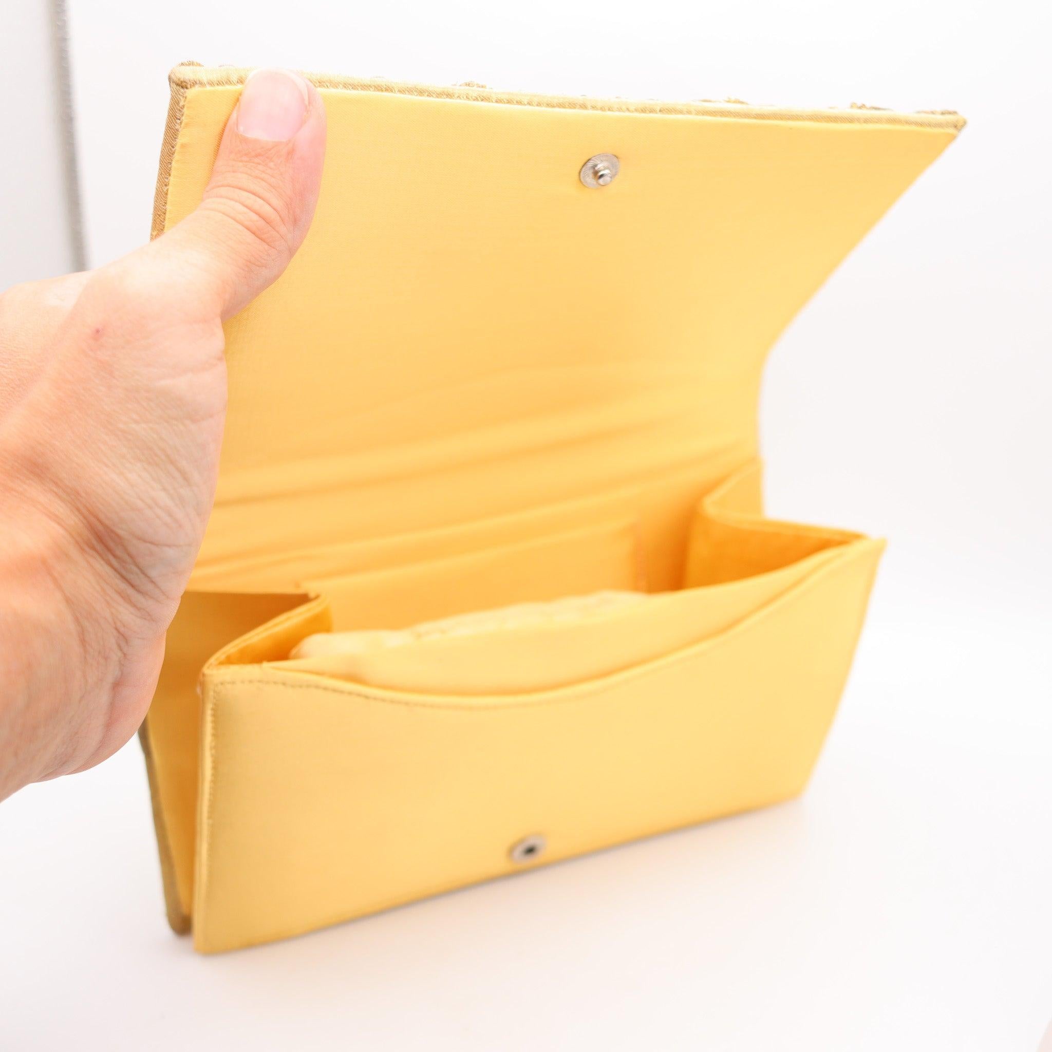 Gems set clutch purse from the Mughal Empire.

This is a magnificent and elegant clutch purse created during the art deco period, between the 1930 and 1940. This luxury clutch has been completely hand-crafted in the Mughal style, with parts of fine