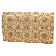 MUGHAL Late Art-Deco 1930
s Clutch Purse Silk, Gold
Silver With Green Emeralds MUGHAL Late Art-Deco 1930
s Clutch Purse Silk, Gold
Silver With Green Emeralds