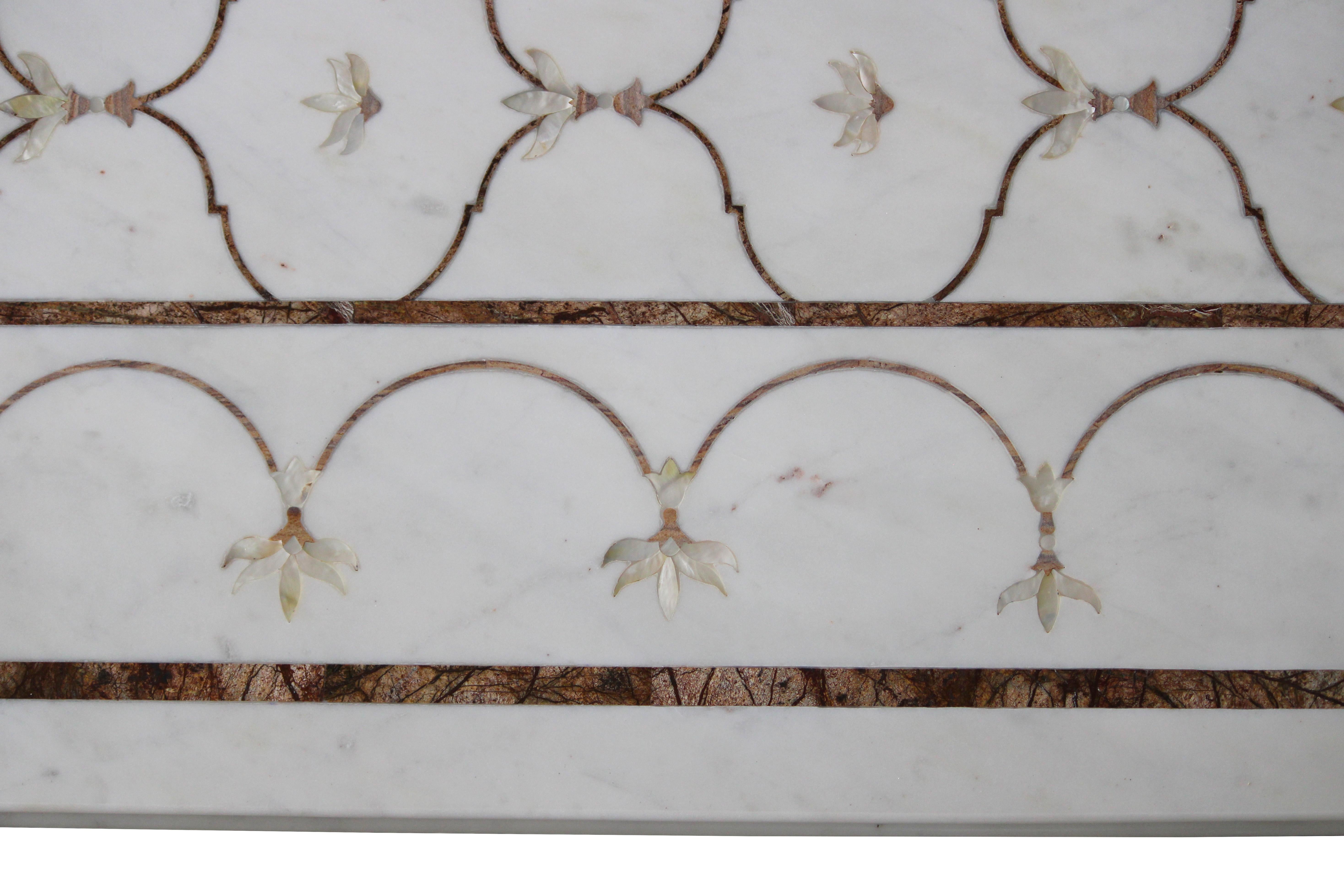 Autre Table de salle à manger moghol en marbre blanc incrusté « Top Only » de Stephanie Odegard en vente
