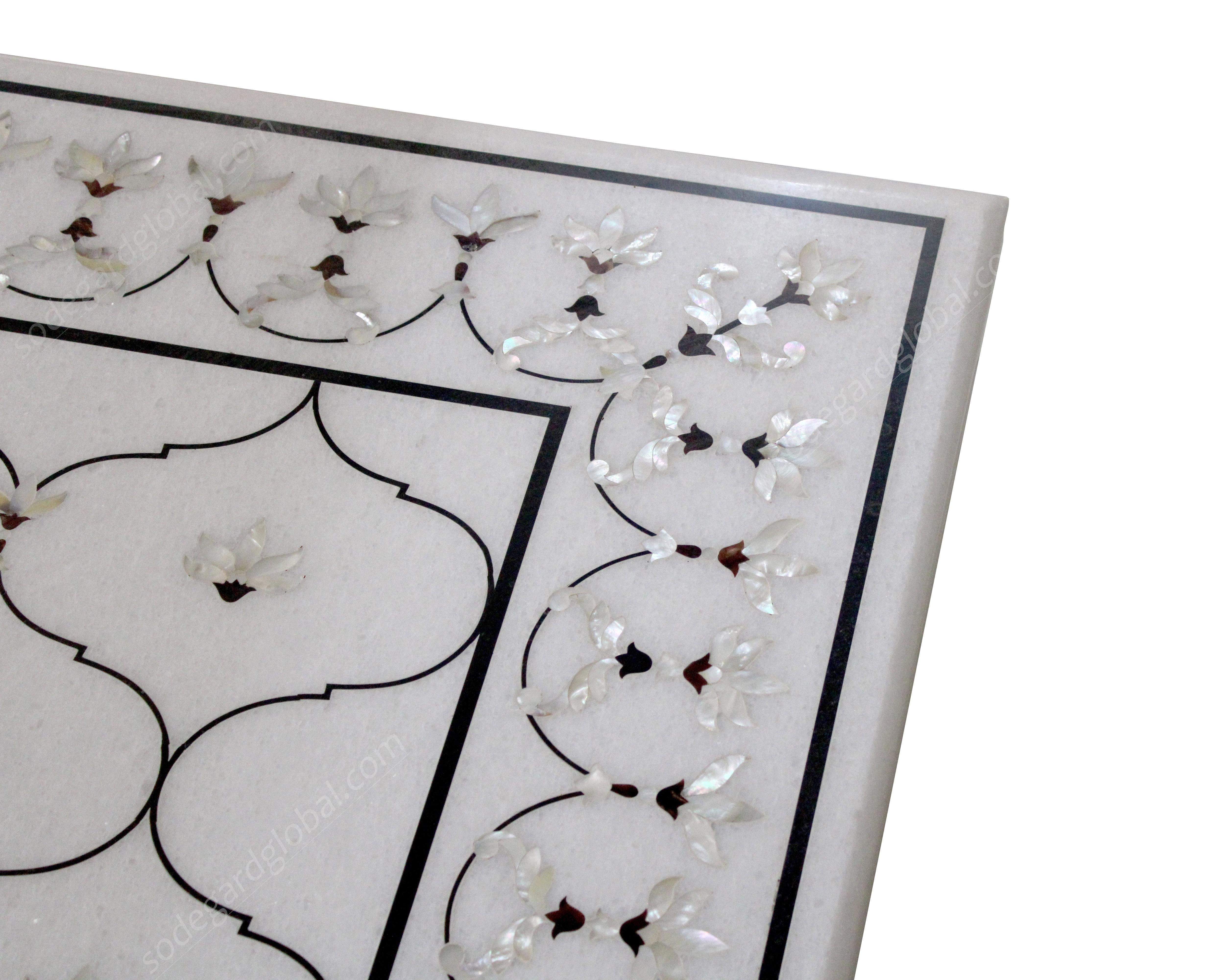 XXIe siècle et contemporain Table de salle à manger moghol avec incrustation de lotus en marbre blanc « Top Only » de Stephanie Odegard en vente