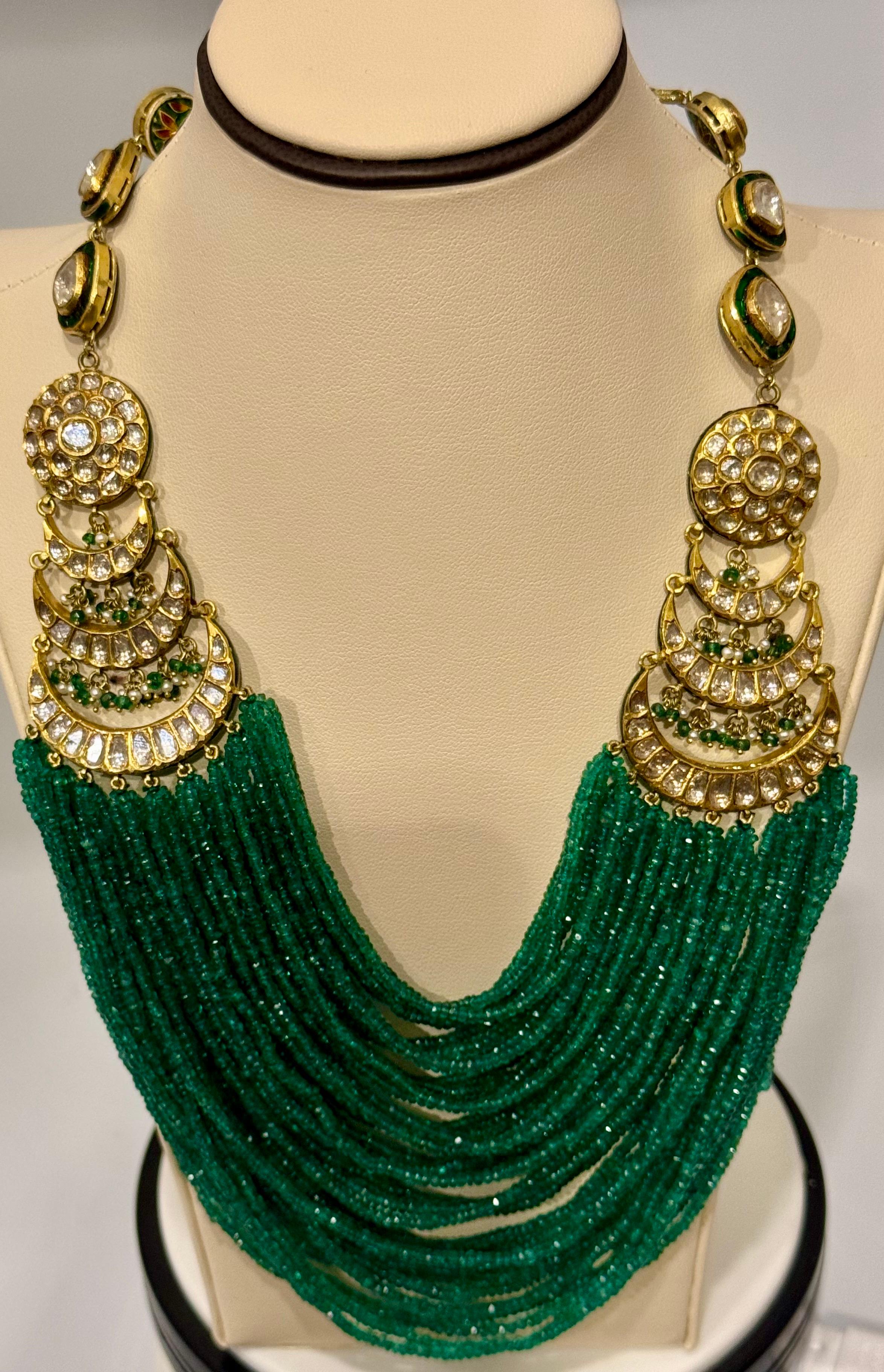 Mughal Magnificent Traditional mehrschichtige Smaragd Perle Rose Cut Diamond Vintage Halskette mit sambischen Perlen. Ungefähr 425 ct natürliche Smaragdperlen und Diamanten im Rosenschliff von ungefähr 6 ct. Jadau Traditional Kundan real Polki Rose