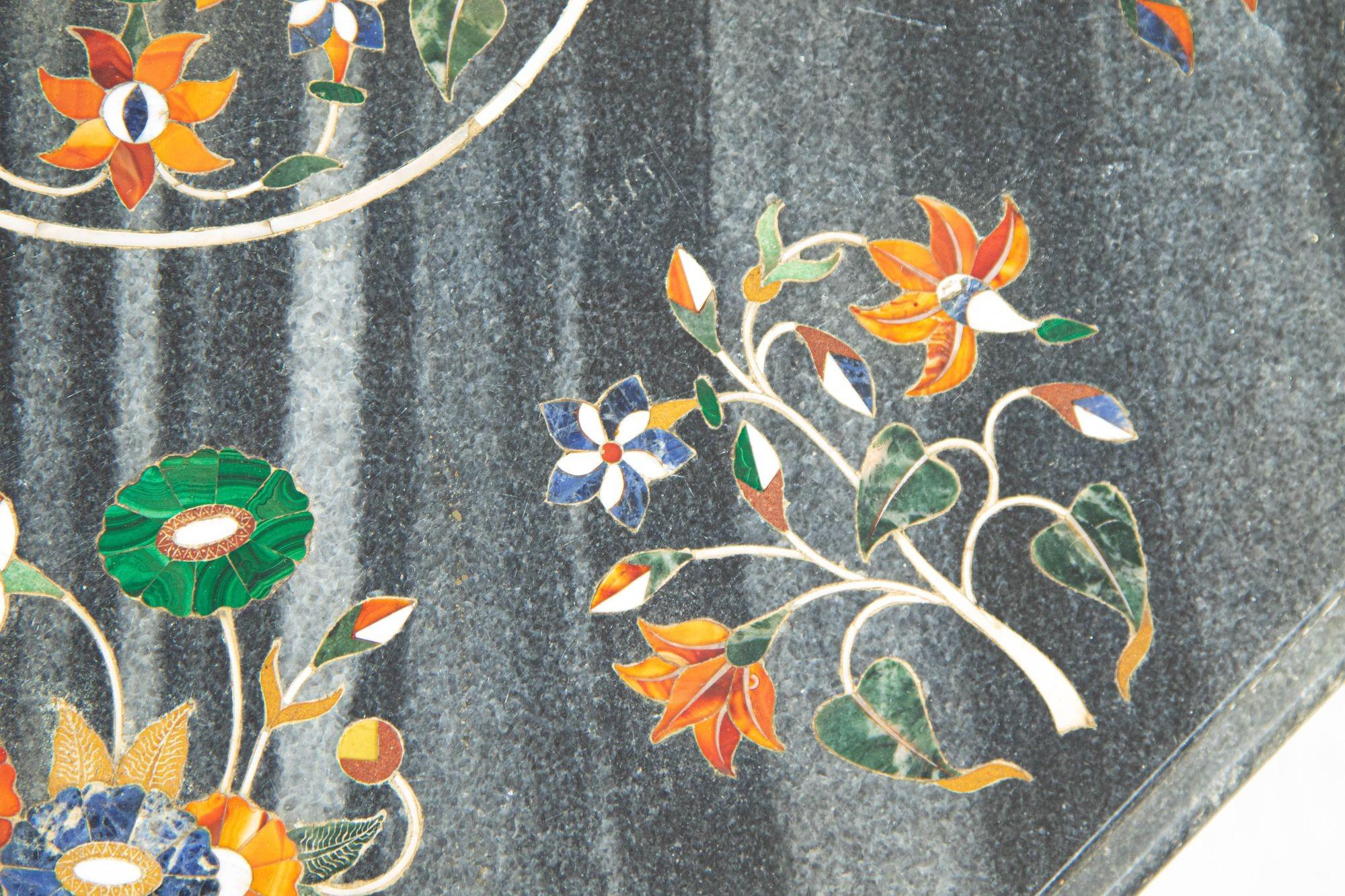 Mughal Rajasthani Mármol Negro Incrustación Pietra DURA Sobremesa India en venta 11