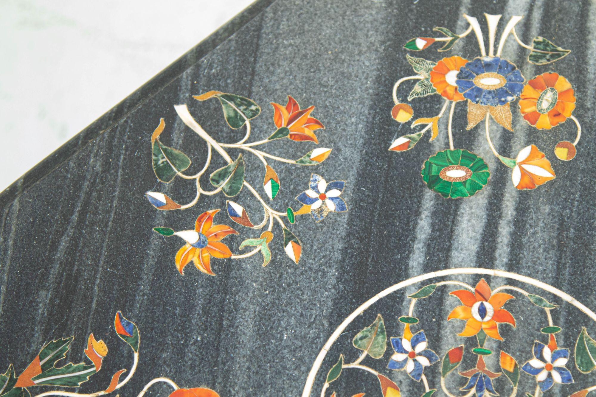 Mughal Rajasthani Mármol Negro Incrustación Pietra DURA Sobremesa India en venta 1