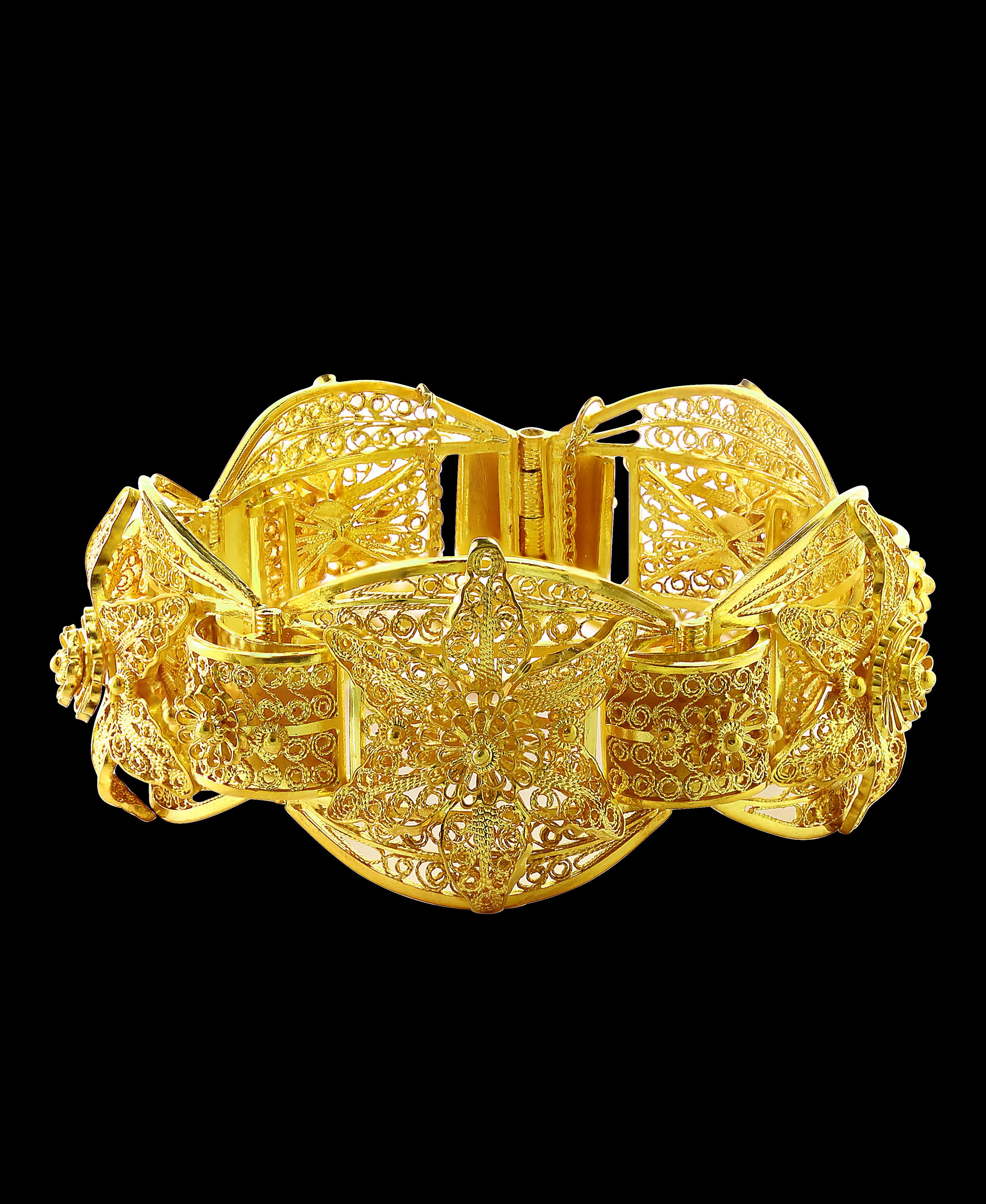 Women's Mughal Style 22 Karat Magnificent Yellow Gold Bangle or Bracelet 82 Gm, Estate