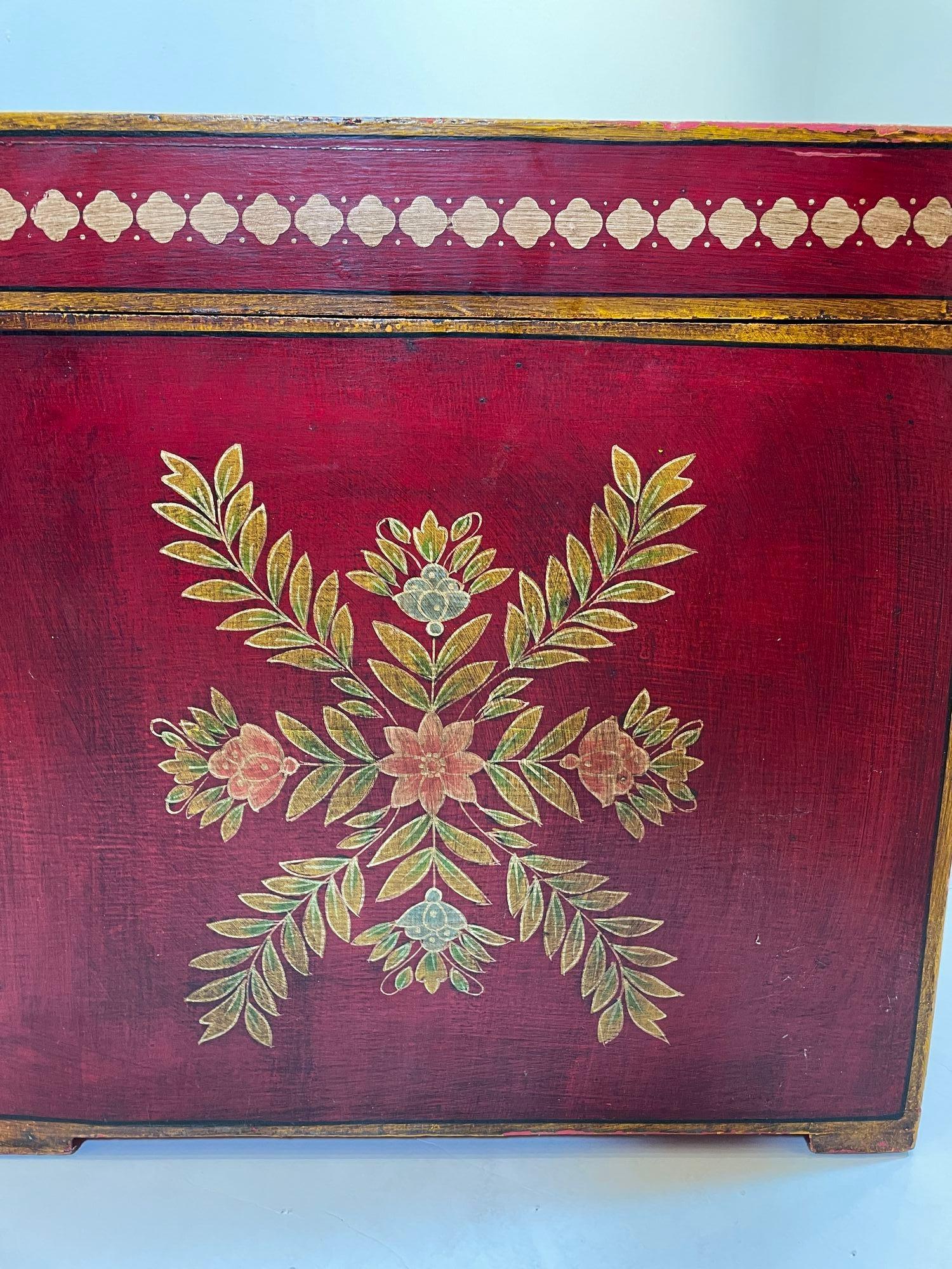 Mughal Style Folk Art Lacquer Hand bemalt dekorative Lagerung Trunk Beistelltisch im Angebot 4