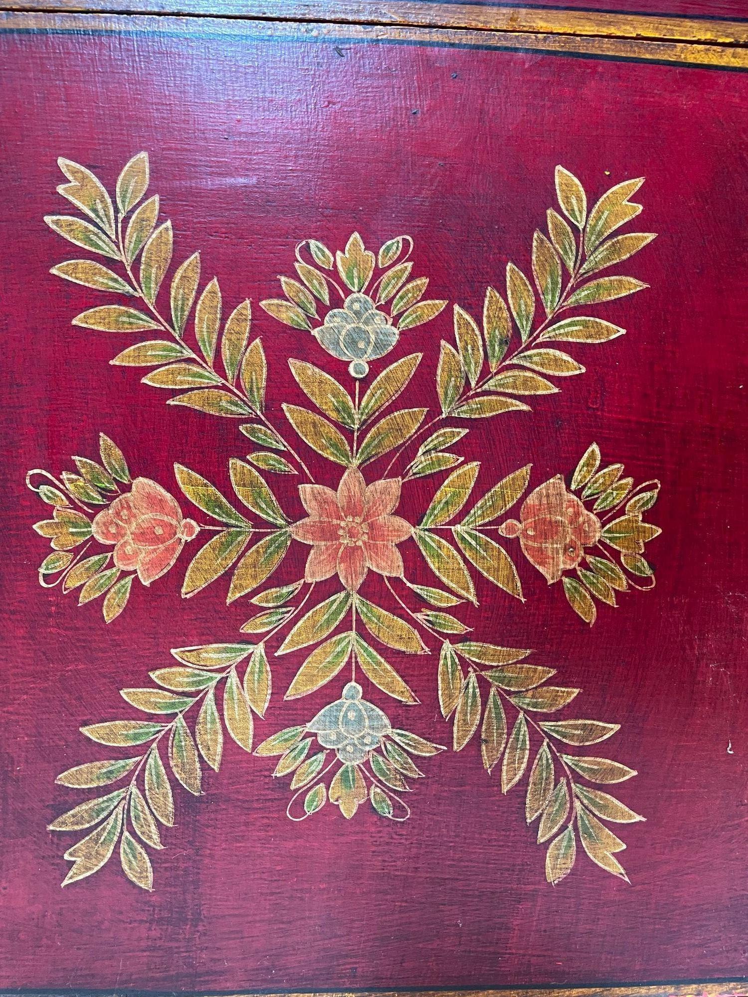 Table d'appoint coffre de rangement décoratif de style moghol en laque peinte à la main en vente 6
