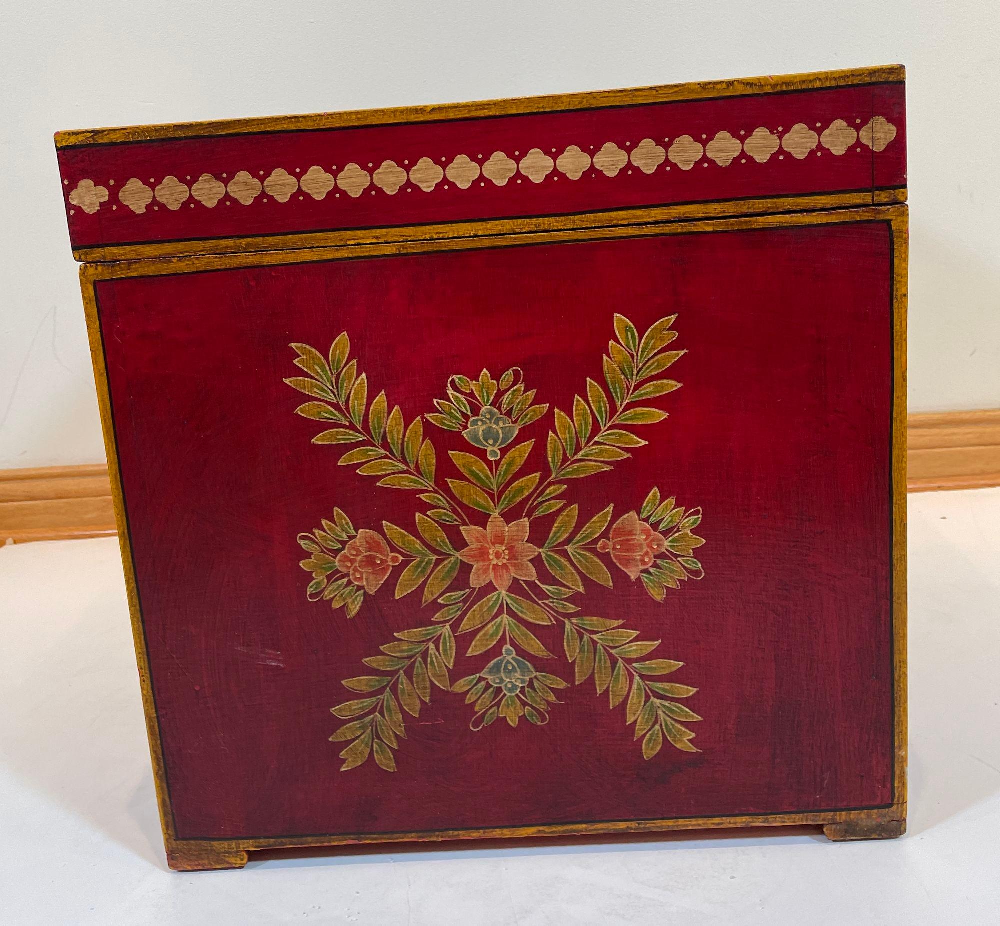 Table d'appoint coffre de rangement décoratif de style moghol en laque peinte à la main en vente 10