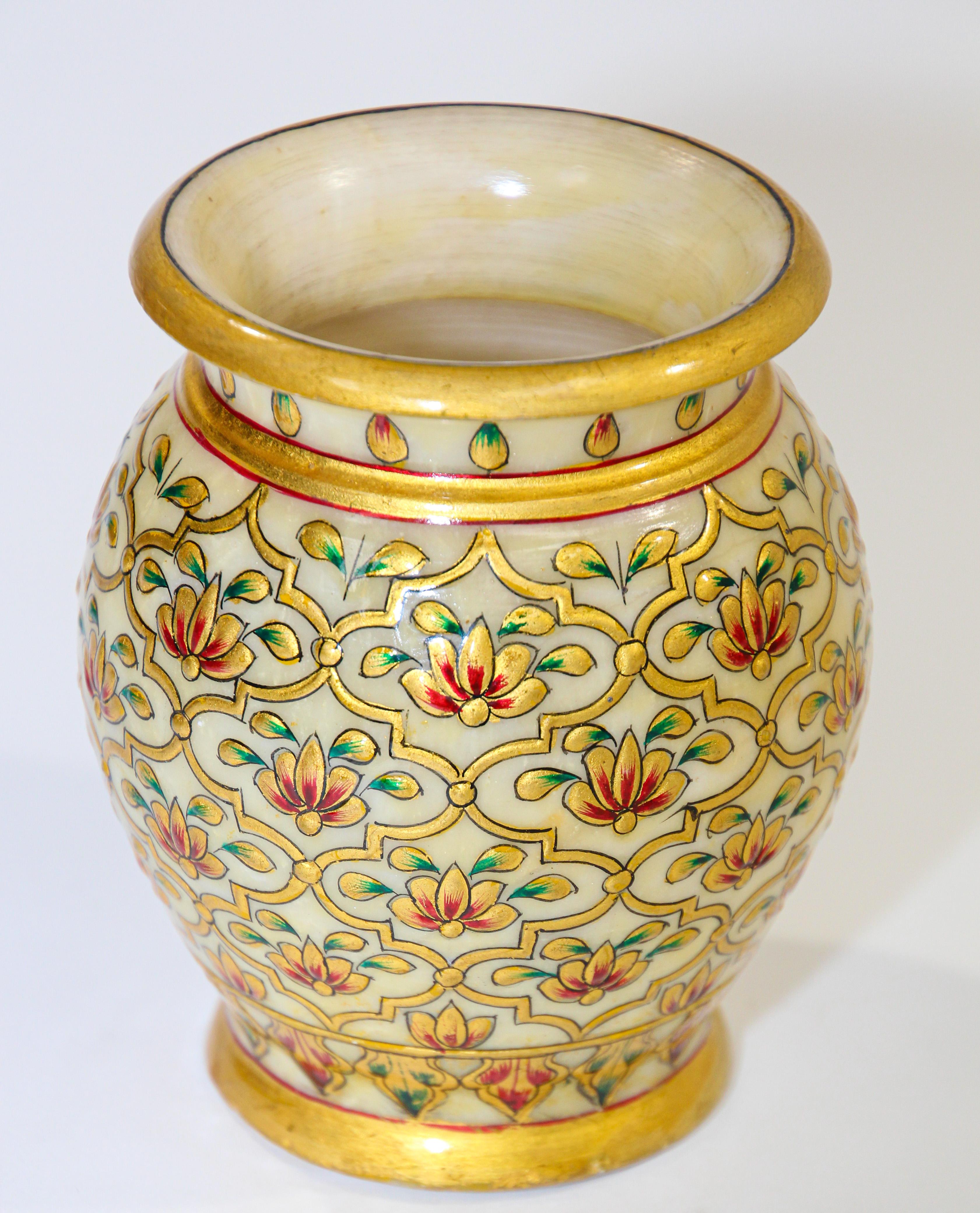 Mughal Style Makrana Marble Hand Painted Vase In Good Condition In North Hollywood, CA