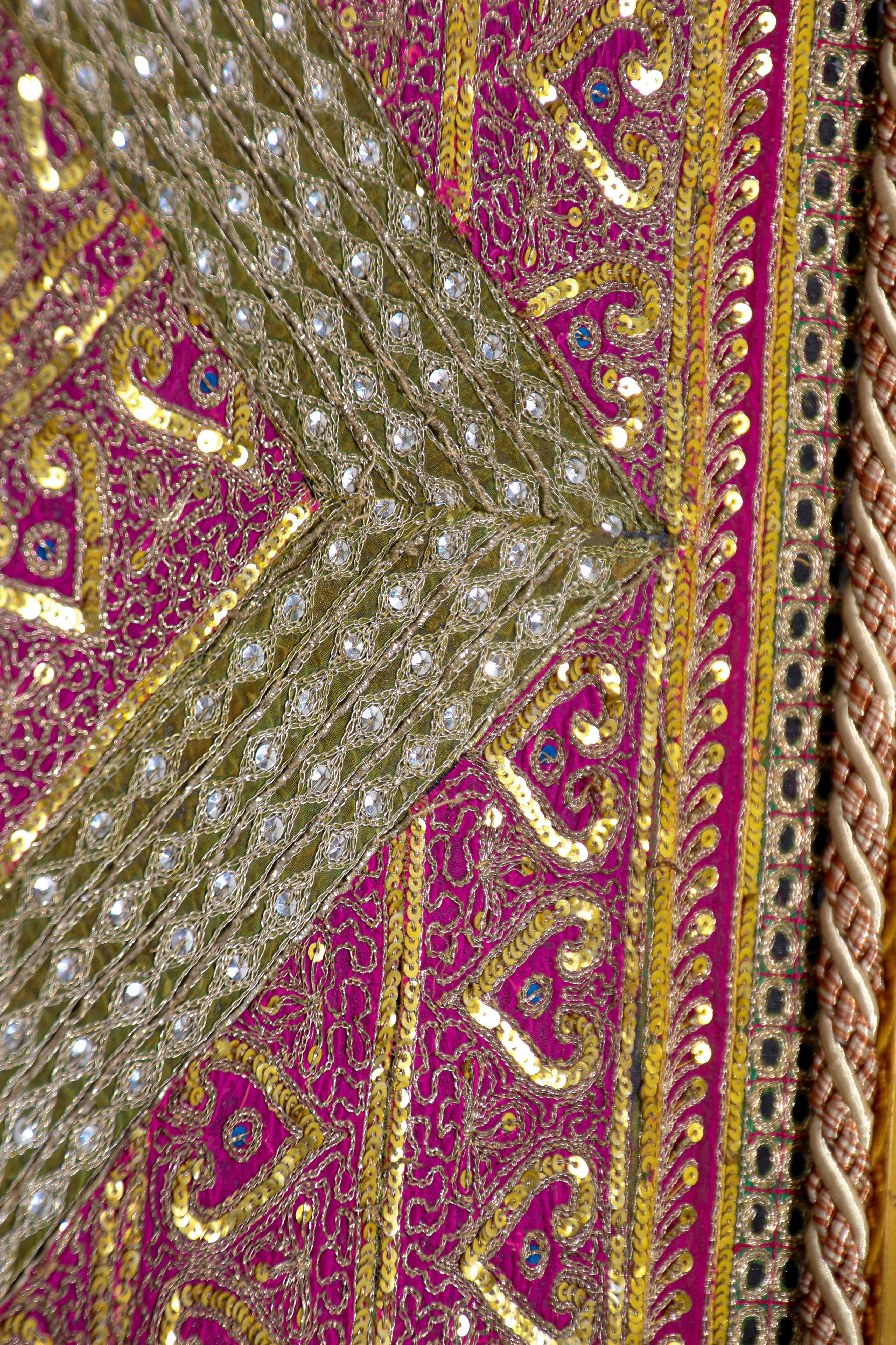Tapisserie de style moghol en métal filé encadrée du Rajasthan, Inde en vente 8