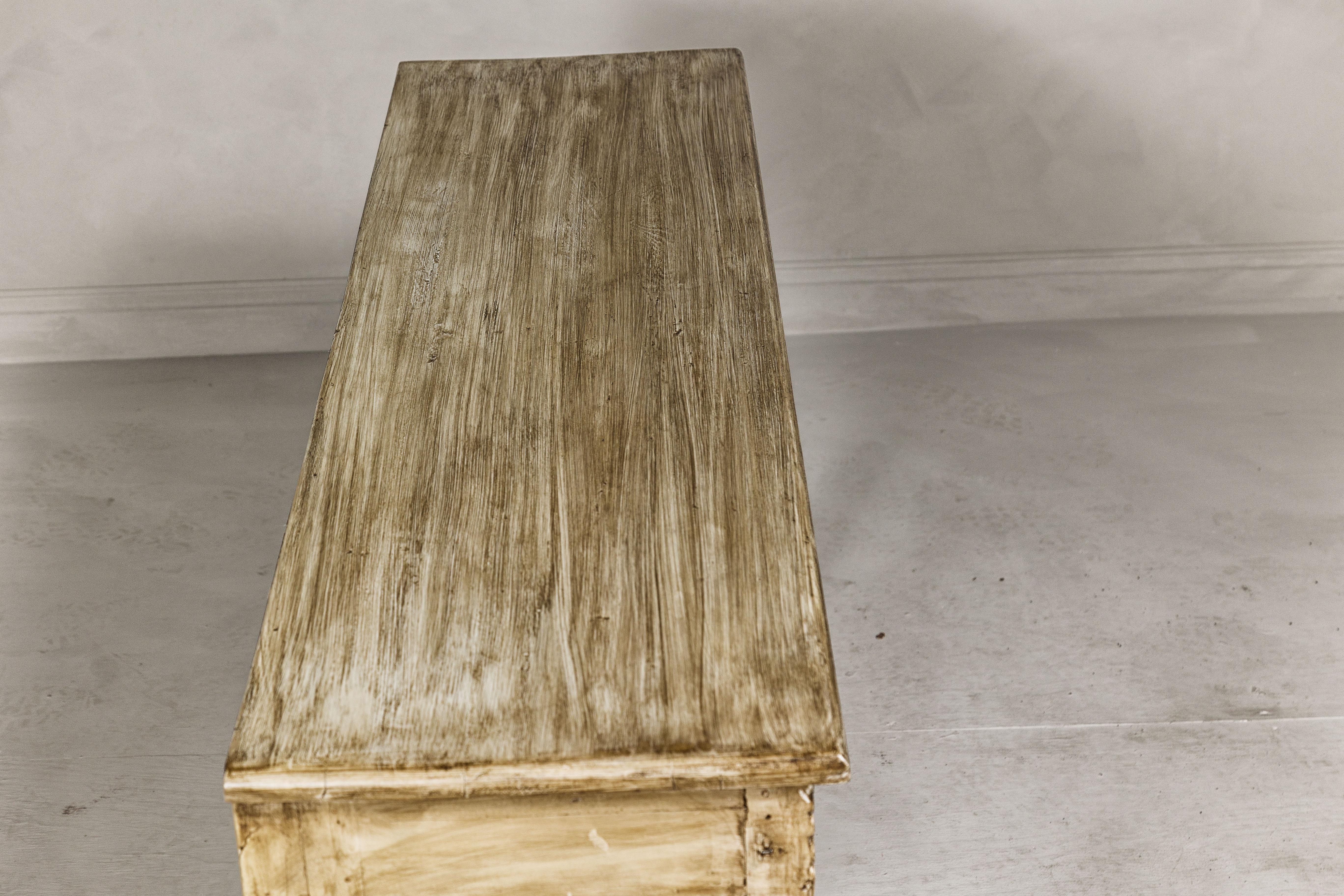 Table console peinte de style moghol avec tablier et pieds sculptés en feuillage en vente 12