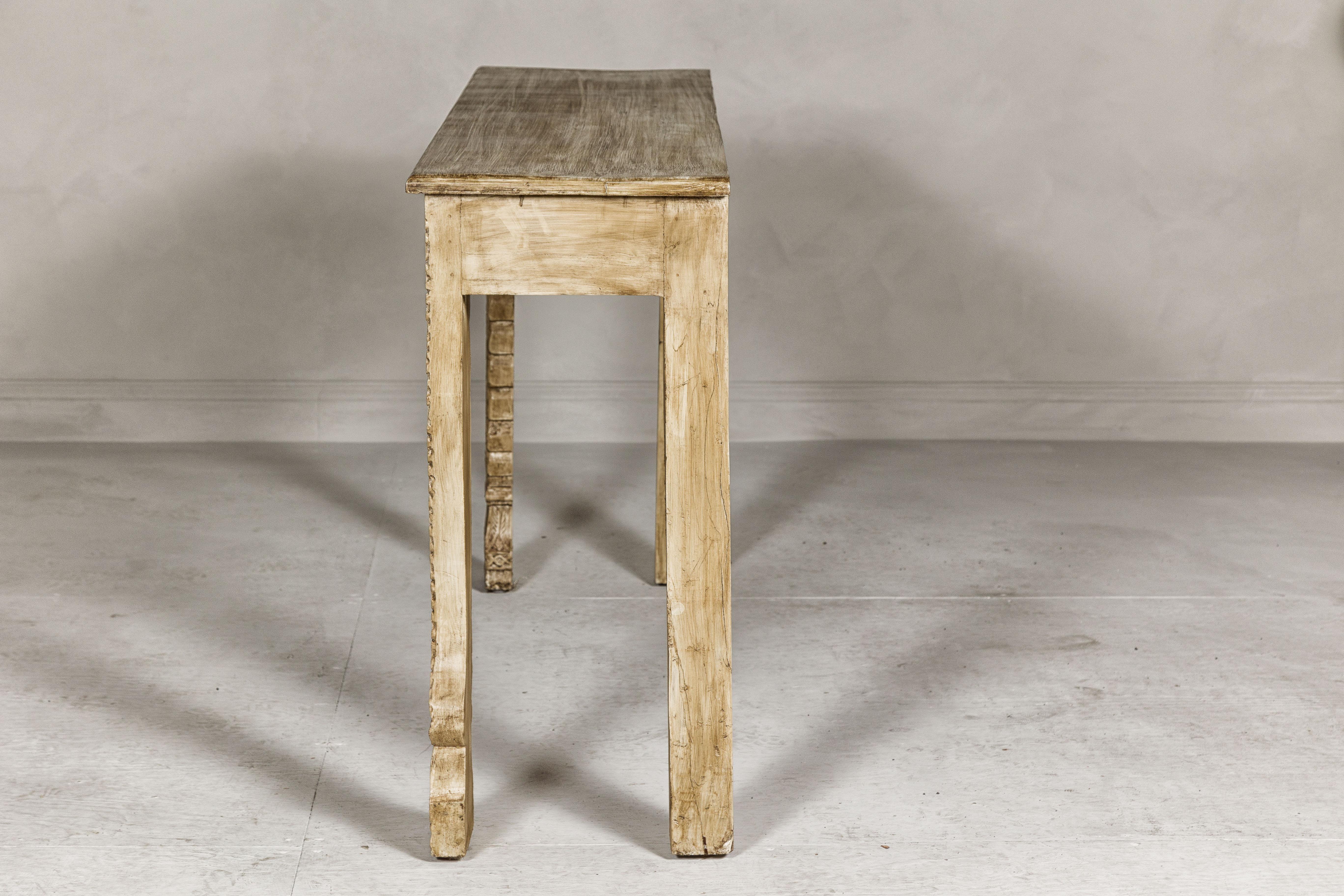 Table console peinte de style moghol avec tablier et pieds sculptés en feuillage en vente 14