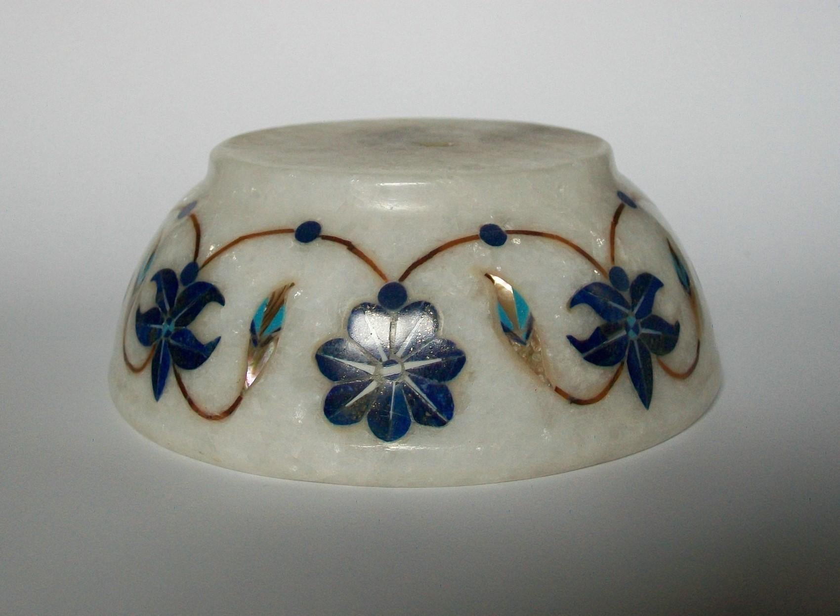 Mughal Style Pietra Dura Marble Bowl with Stone Inlay, India, Mid-20th Century For Sale 3