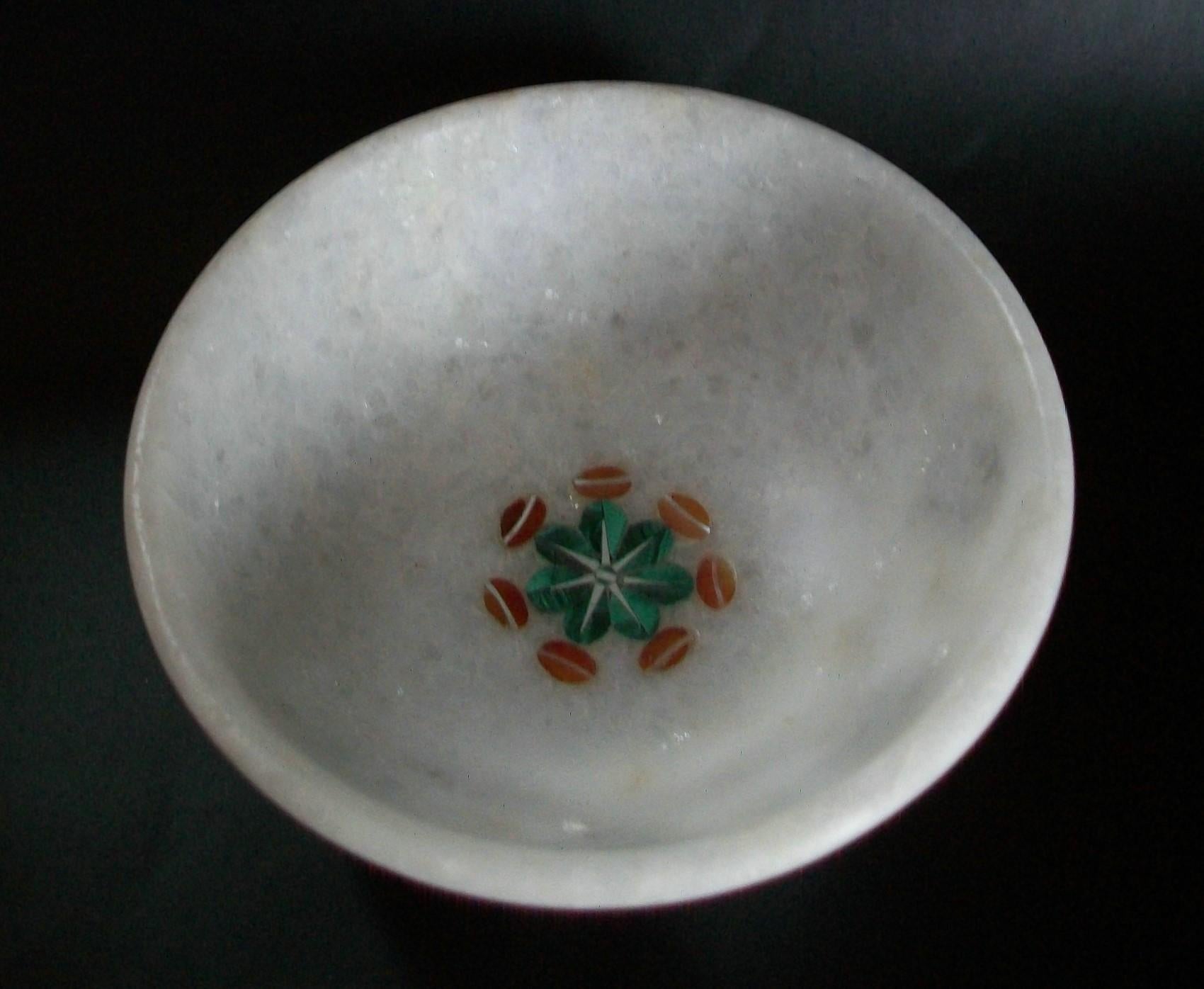 Indian Mughal Style Pietra Dura Marble Bowl with Stone Inlay, India, Mid-20th Century For Sale