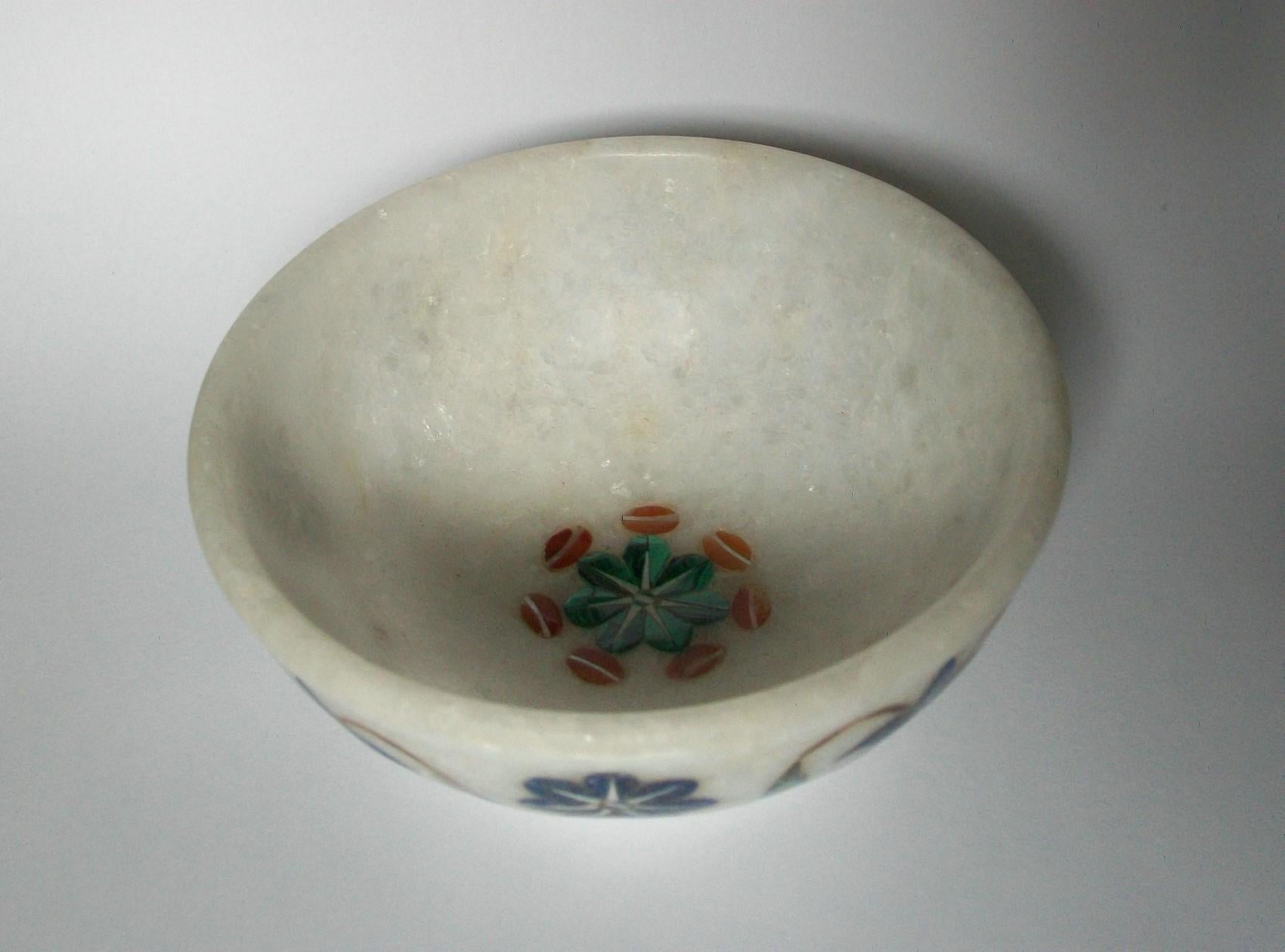 Lapis Lazuli Mughal Style Pietra Dura Marble Bowl with Stone Inlay, India, Mid-20th Century For Sale