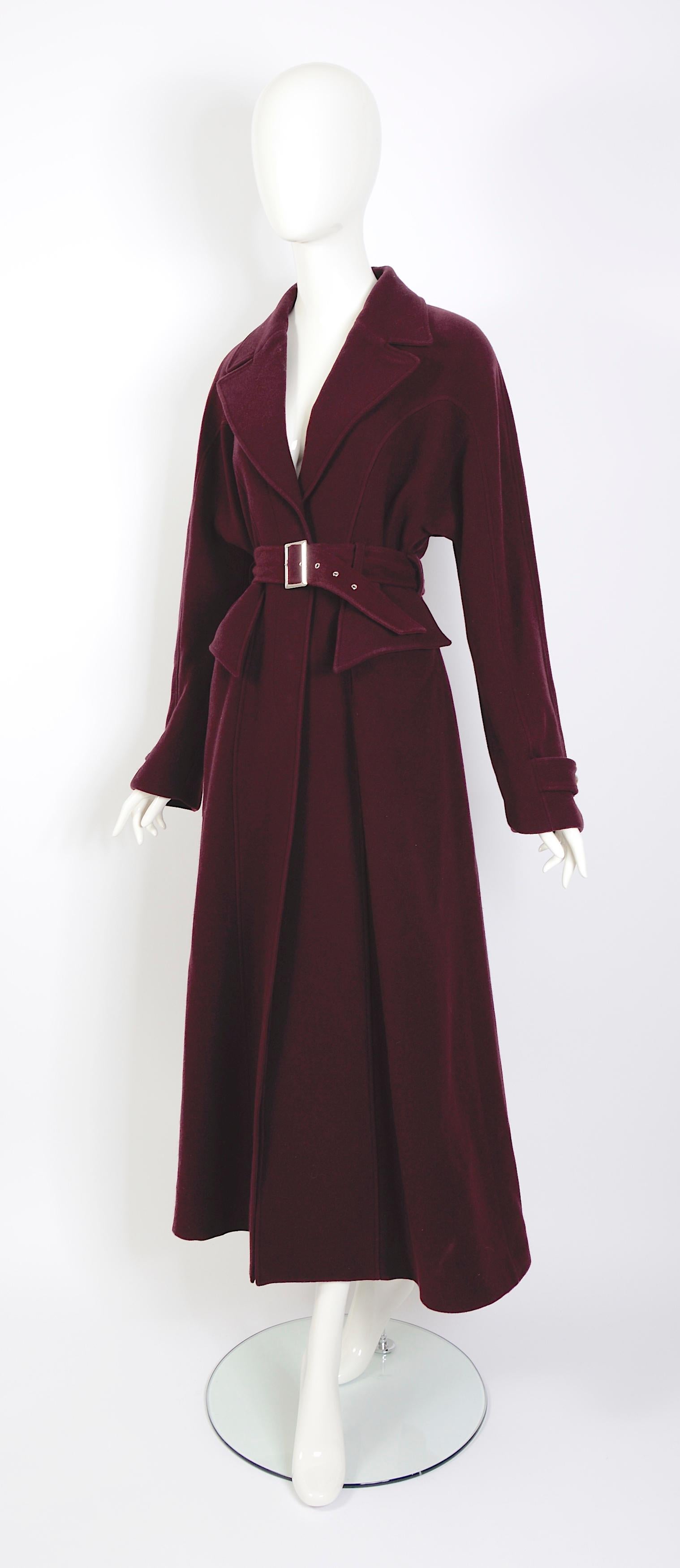 Mugler Manteau maxi bordeaux à ceinture 100 % laine, design emblématique des années 1980 Excellent état - En vente à Antwerp, BE