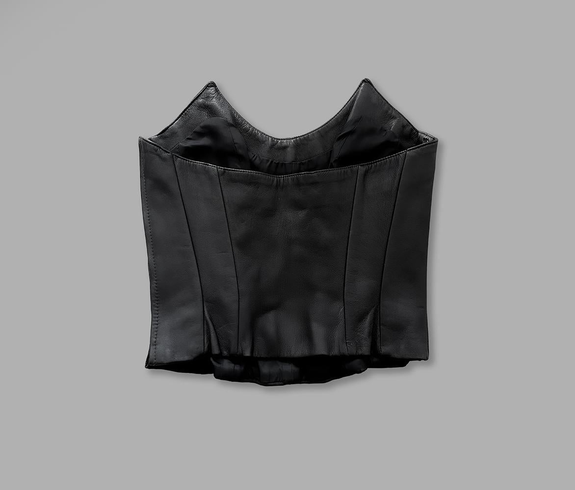 MUGLER Noir - Top corset à corsage en cuir percé en vente 3