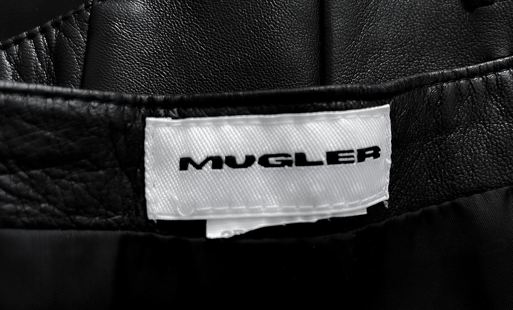 MUGLER Noir - Top corset à corsage en cuir percé en vente 4