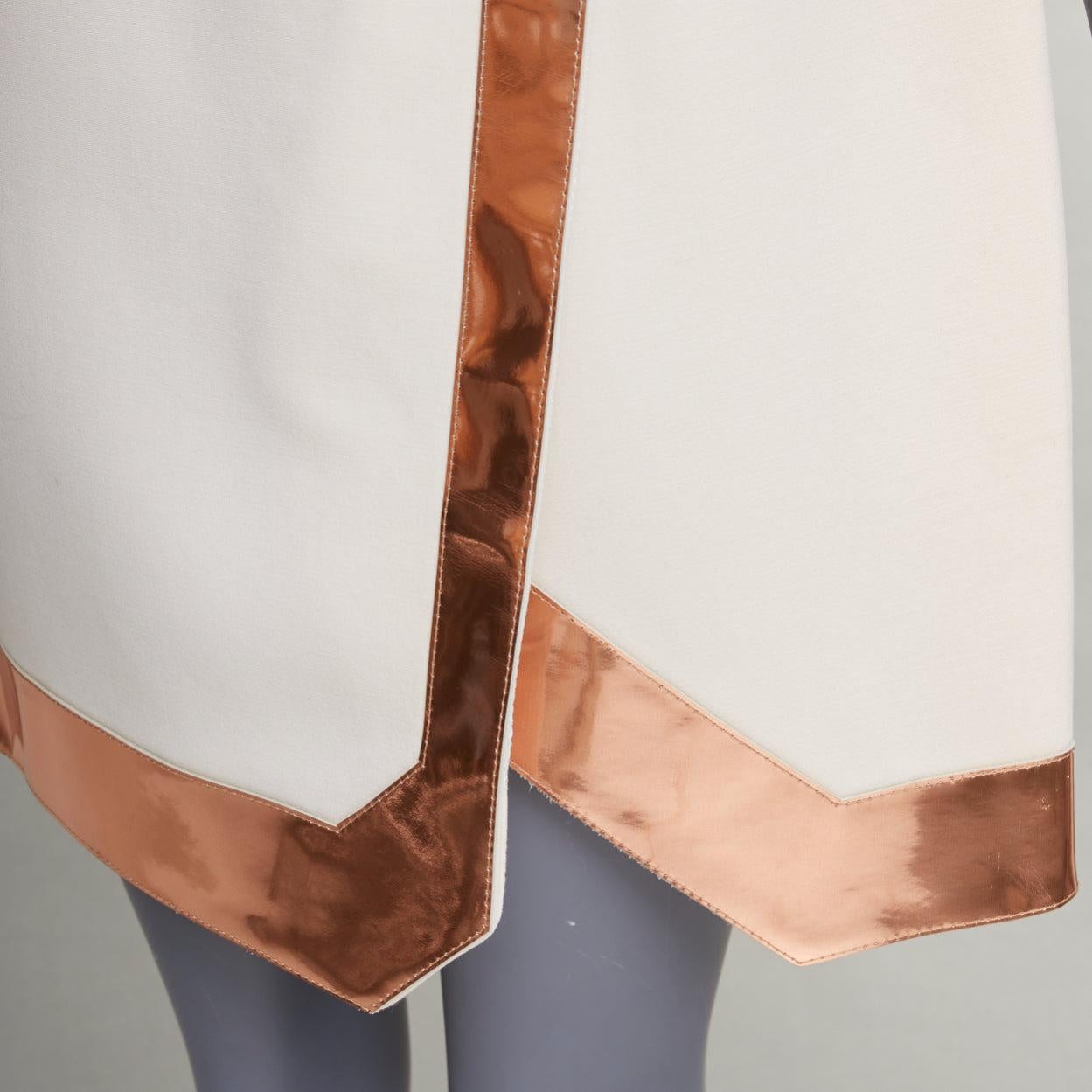 MUGLER cream virgin wool metallic copper PVC edge tulip skirt FR38 M
Reference: TGAS/F00186
Brand: Mugler
Material: Virgin Wool
Color: Cream, Bronze
Pattern: Solid
Closure: Zip
Lining: Cream Fabric
Extra Details: Made of 100% wool with a metallic