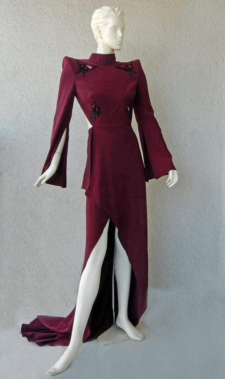 Since 1974 the Mugler label and throughout the years has been known for critically-acclaimed structural  fashion.   The iconic Mugler silhouette is dramatic, architectural and impactful.  Visually stunning.

This burgundy body hugging dress easily