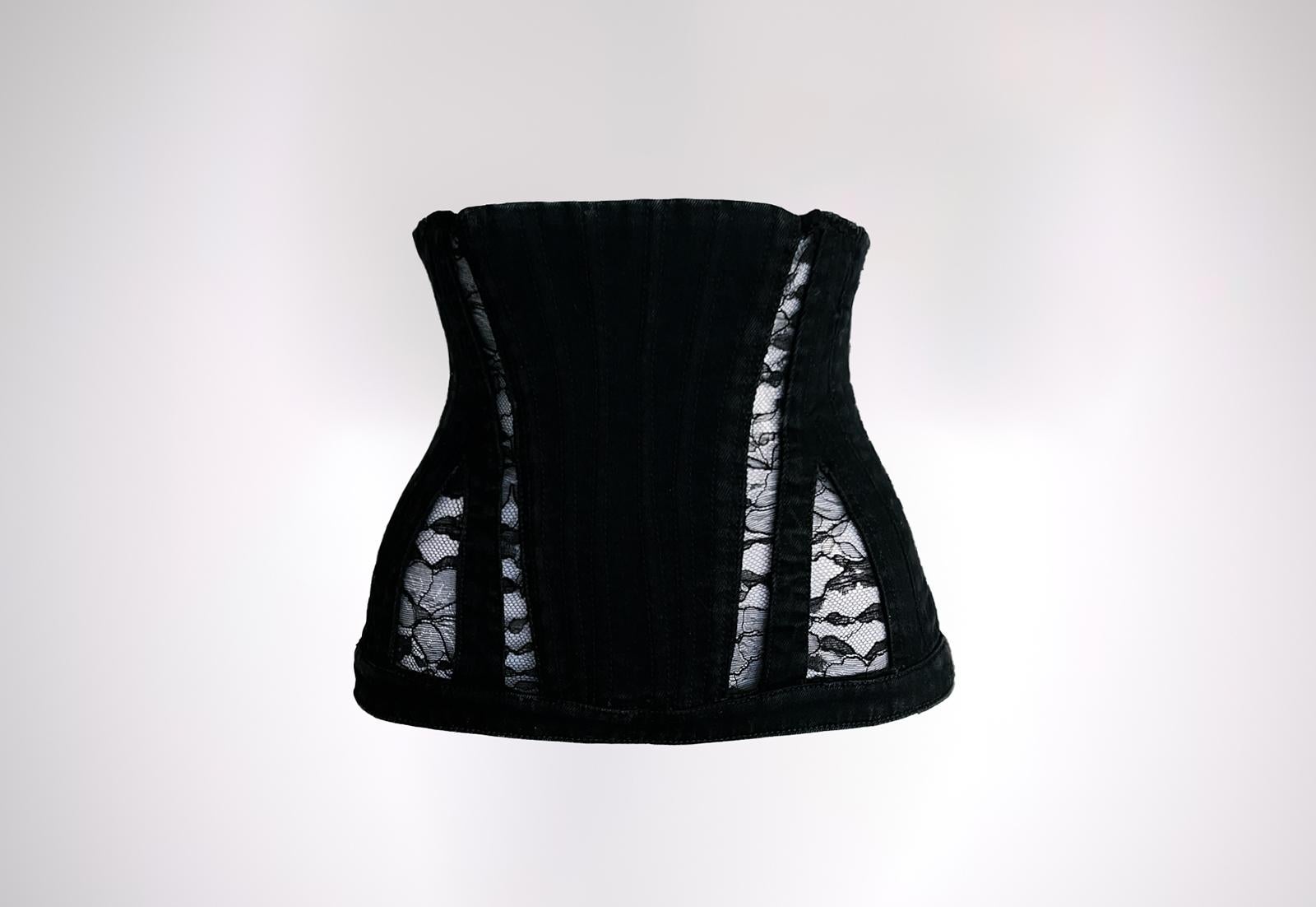 MUGLER black corset with lace

MUGLER FW 2023 Collection, worn on the Runway
Black denim corset with lace details

marked size EU 36

please note that any accessorizes or other garments presented are not included and any pictures of documentation