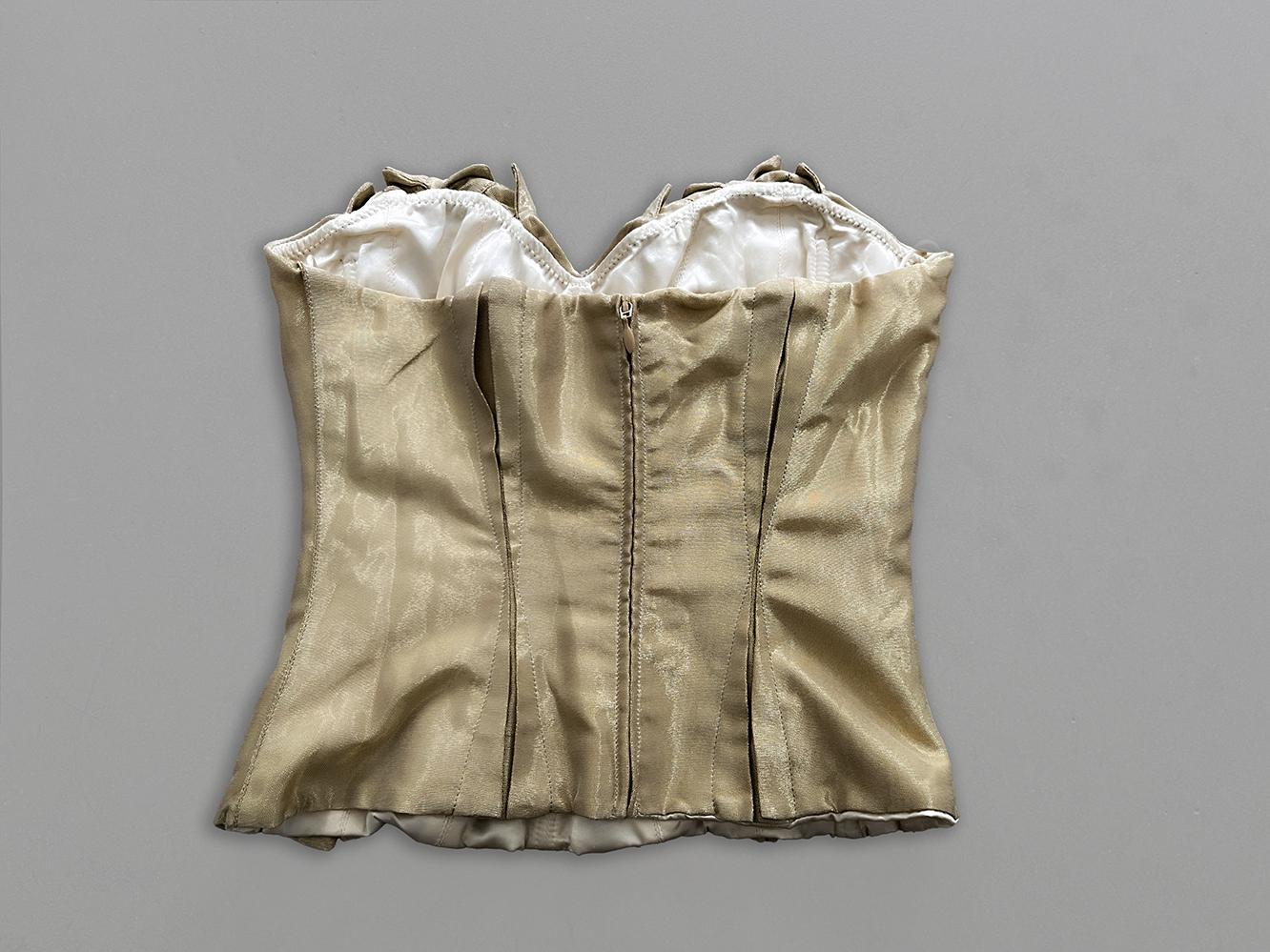 MUGLER - Corsage sculptural en métal doré en vente 9