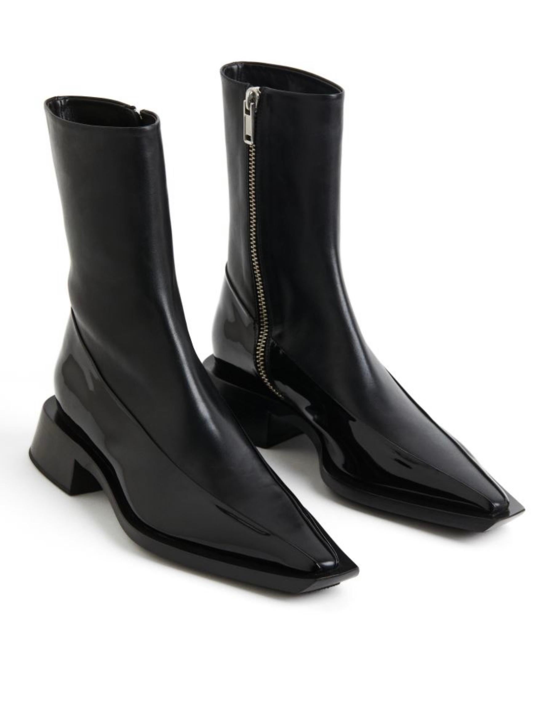 These beautiful Mugler H&M black ankle boots are the only footwear designed for this unique Limited edition 2023 Mugler x H&M collaboration where these and other key pieces sold out within 20 minutes of the launch date.

In Mugler’s late