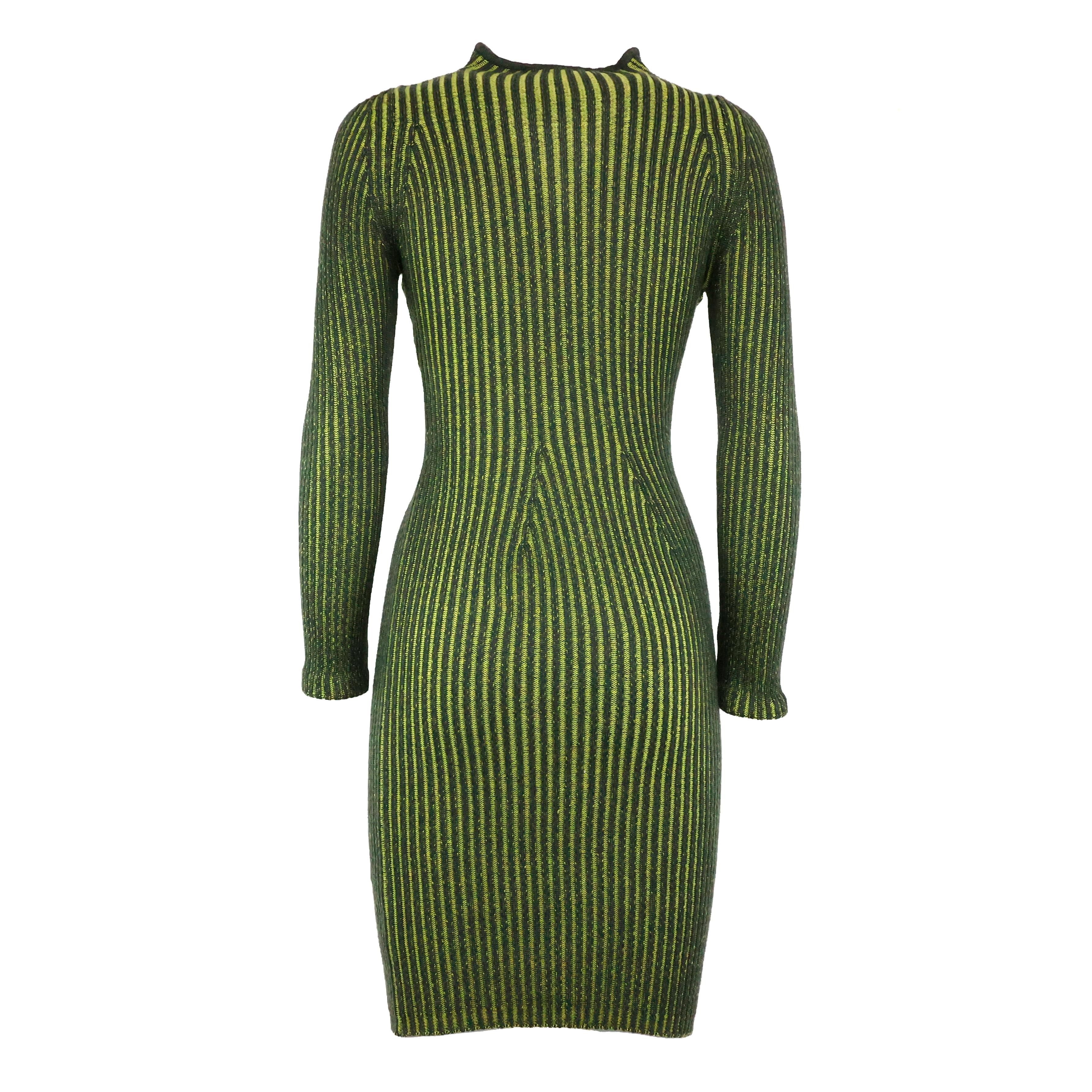 MUGLER dress in wool color green, size M.

Condition:
Excellent.