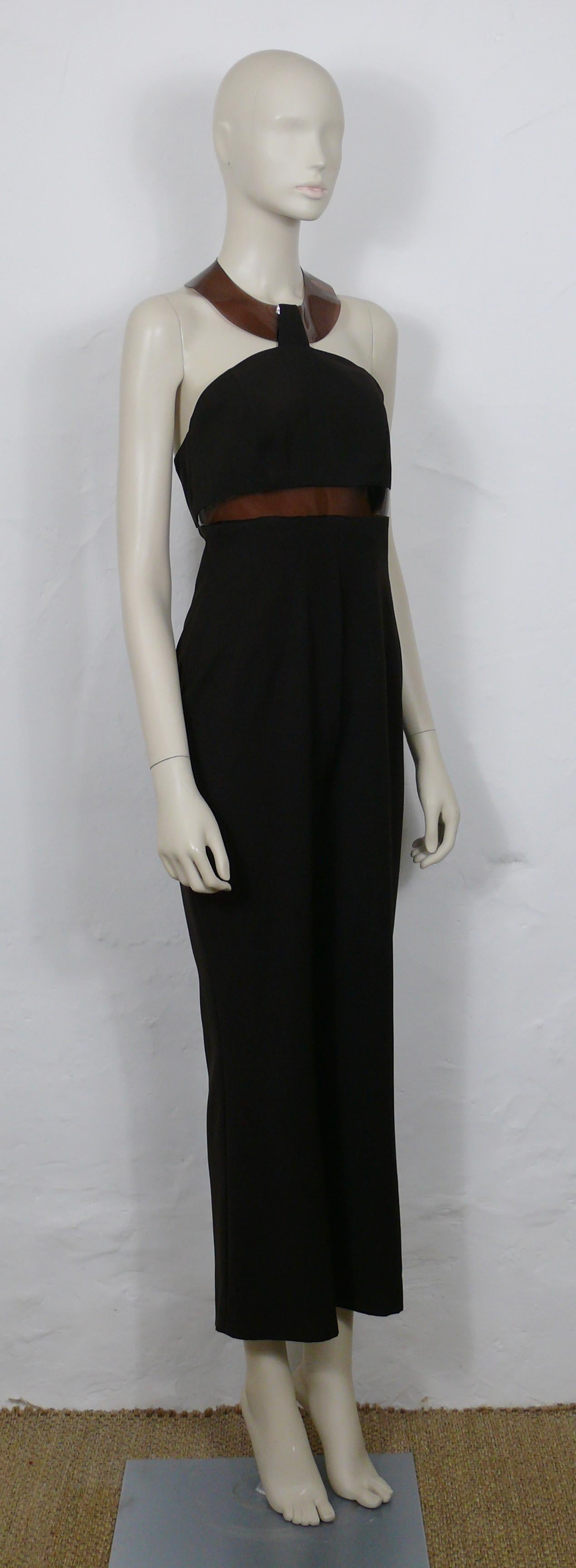 MUGLER vintage brown halterneckl backless overall with PVC details.

Probably from the early 2000s.

This overall features :
- Brown PVC collar with snap button closure.
- Structured bustier with boning.
- PVC yoke detail under the bust.
- Back