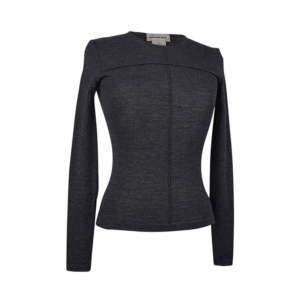 Mugler vintage top features in a rich dark gray with piping detail in the front.
Long sleeves and crew  neck.
Classic and simple this is a timeless piece.
Fabric is wool.

SIZE S

TOP MEASURES: 
LENGTH  21.25