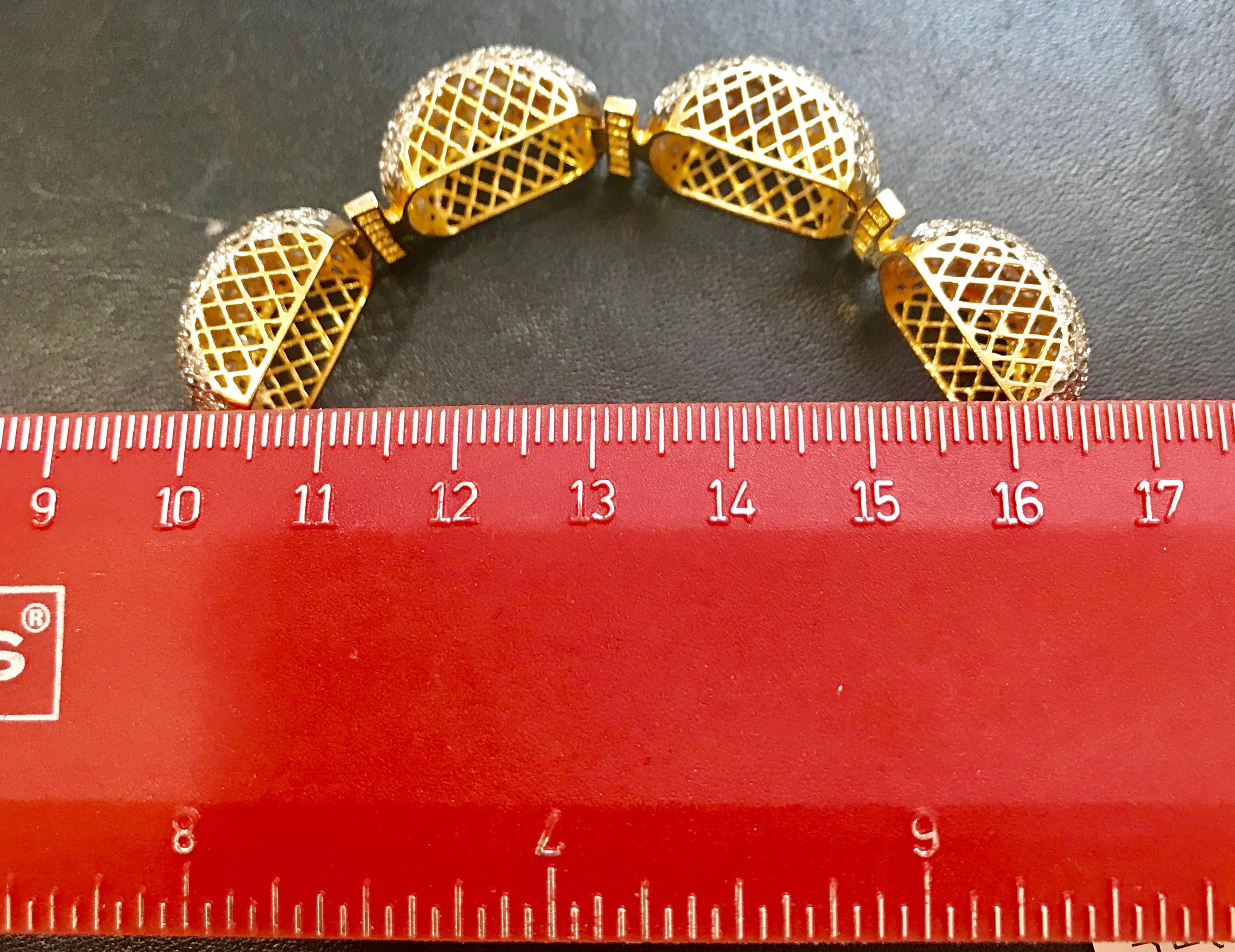 Mugul Style 18 Karat Yellow Gold and Diamonds Pair of Bangle / Bracelet 4