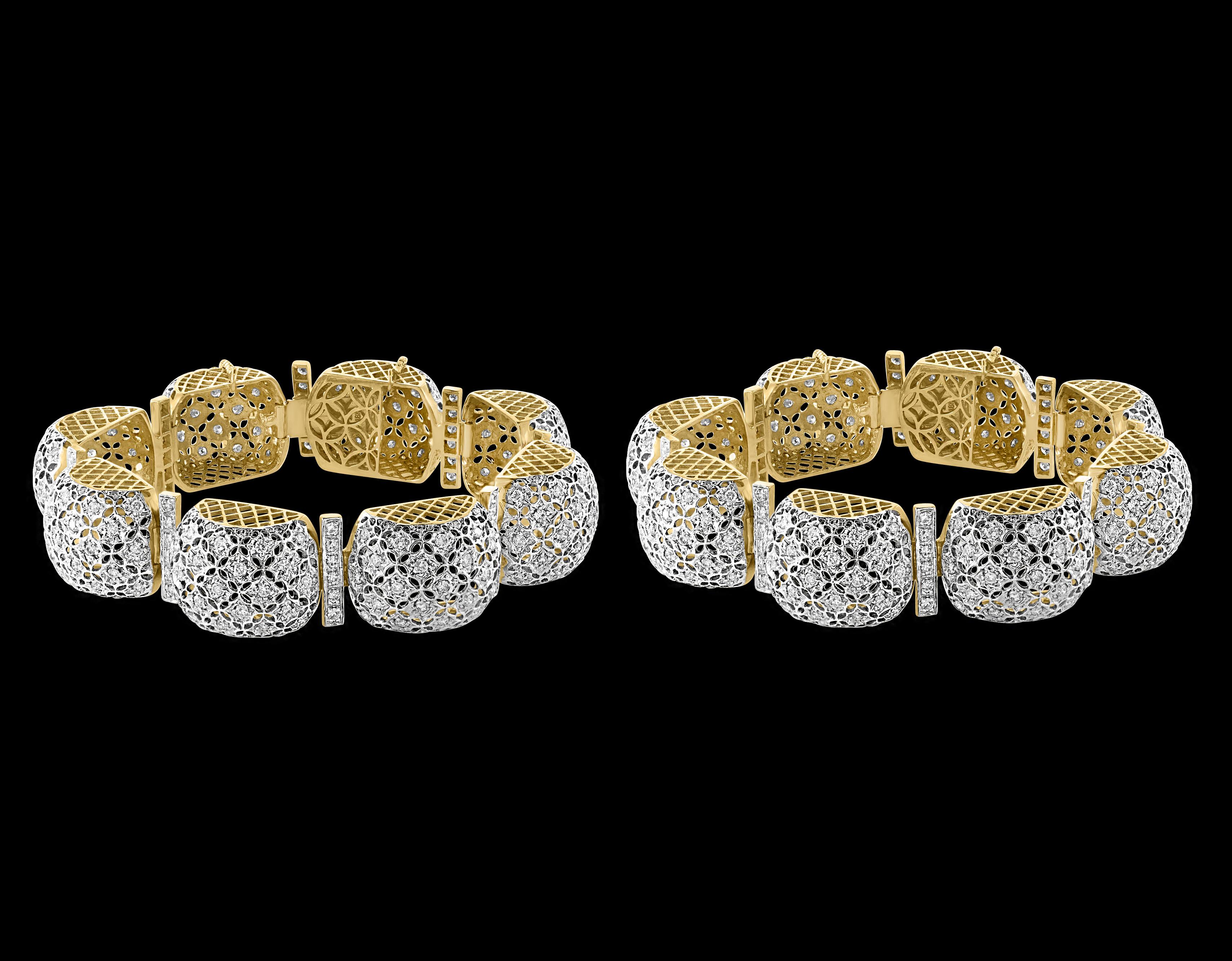 Round Cut Mugul Style 18 Karat Yellow Gold and Diamonds Pair of Bangle / Bracelet