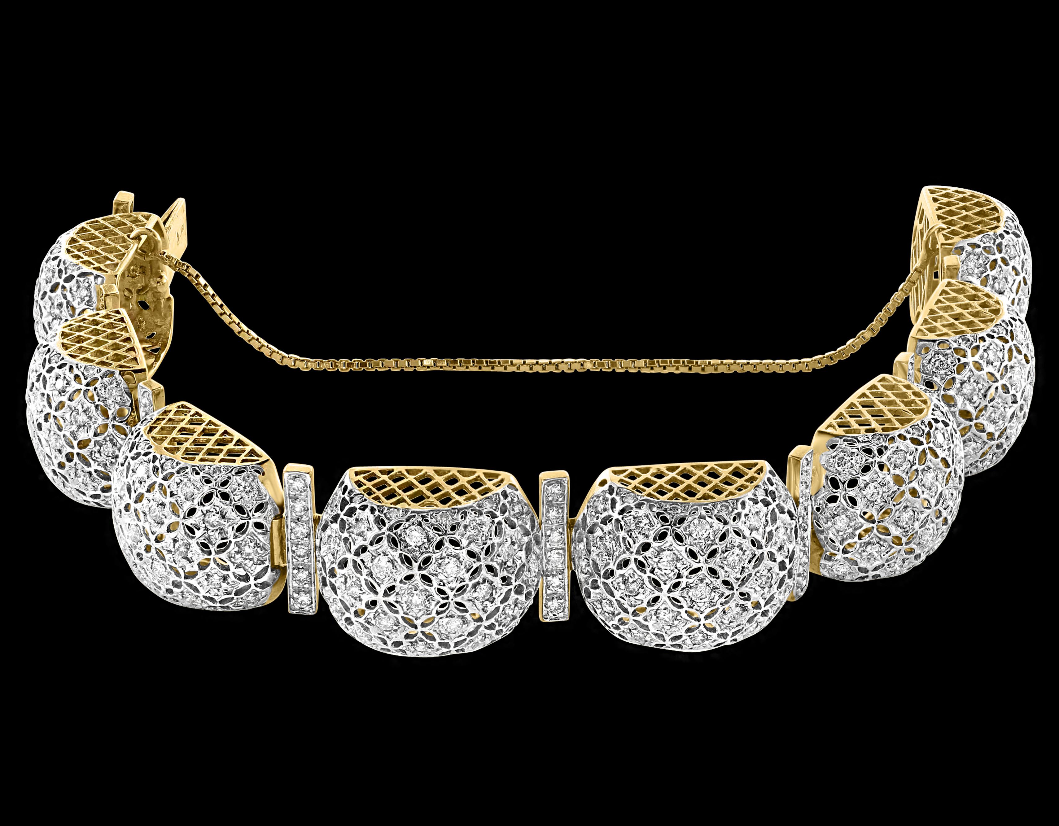 Women's Mugul Style 18 Karat Yellow Gold and Diamonds Pair of Bangle / Bracelet