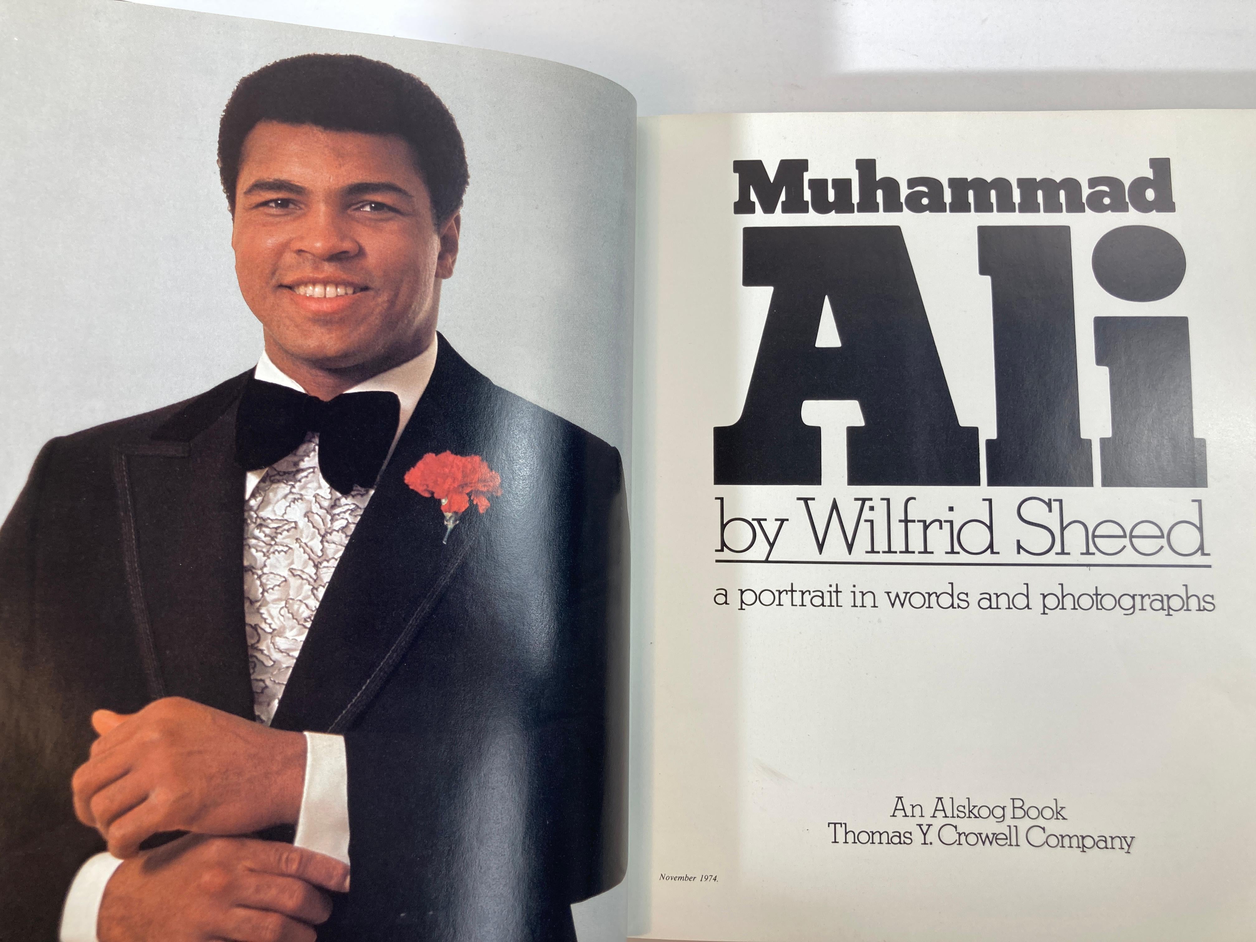 Muhammad Ali by Sheed, Wilfrid Book 1975 1st Ed.
 Vintage beautiful collectible hardcover book on Muhammad Ali: A Portrait in Words and Photographs by Wilfrid Sheed
Author: Wilfrid Sheed
Publisher ? : ? Crowell (January 1, 1975)
Language ? : ?